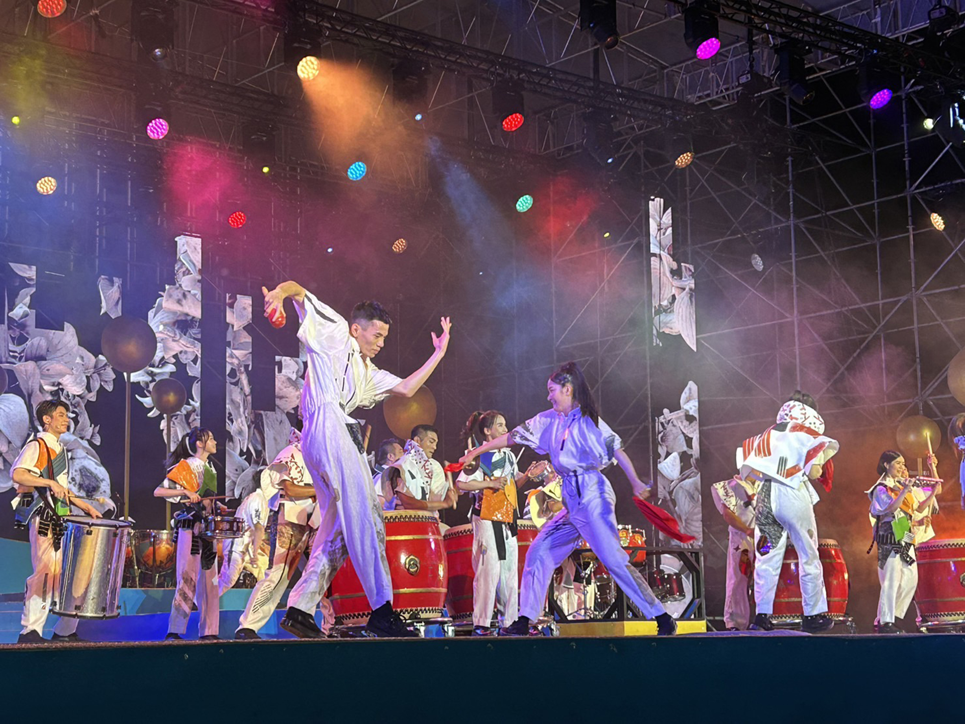 開幕大秀由朱宗慶打擊樂團帶來《響動新生地》首演，結合舞蹈、建築雷射聲光帶來跨域演出