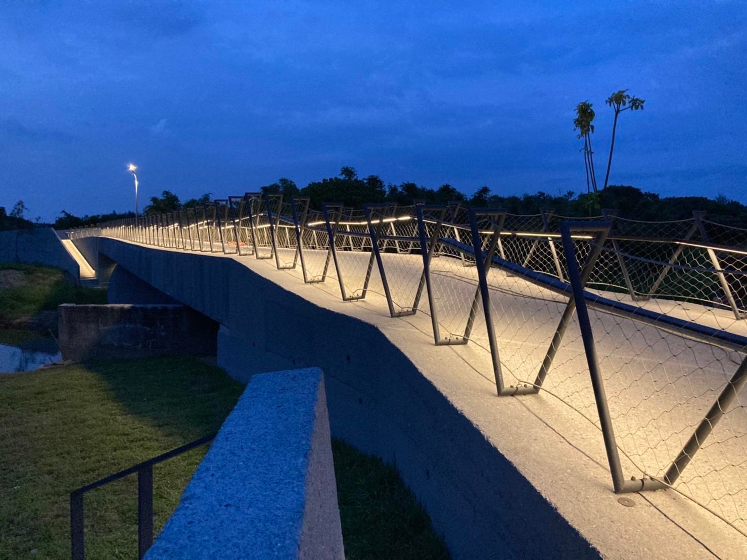 萬里大鵬停車場暨景觀橋，榮獲【最佳環境文化類金質獎】。