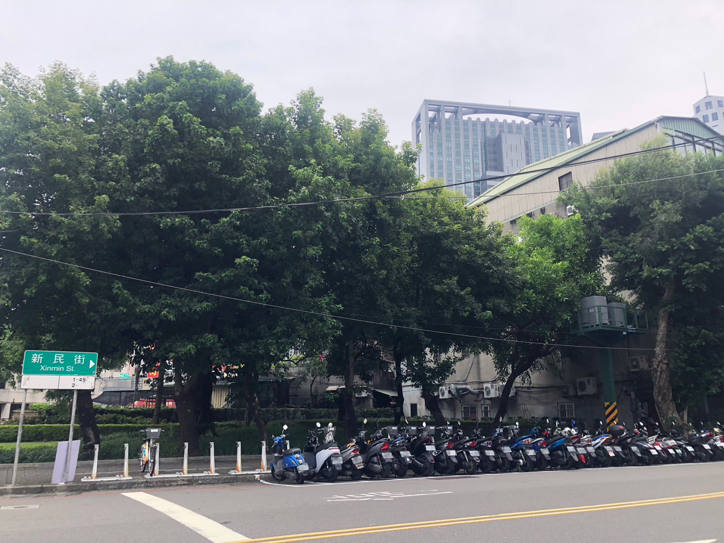 板橋營區現況為簡易綠美化空間，未來將由市府消防局新板分隊進駐。