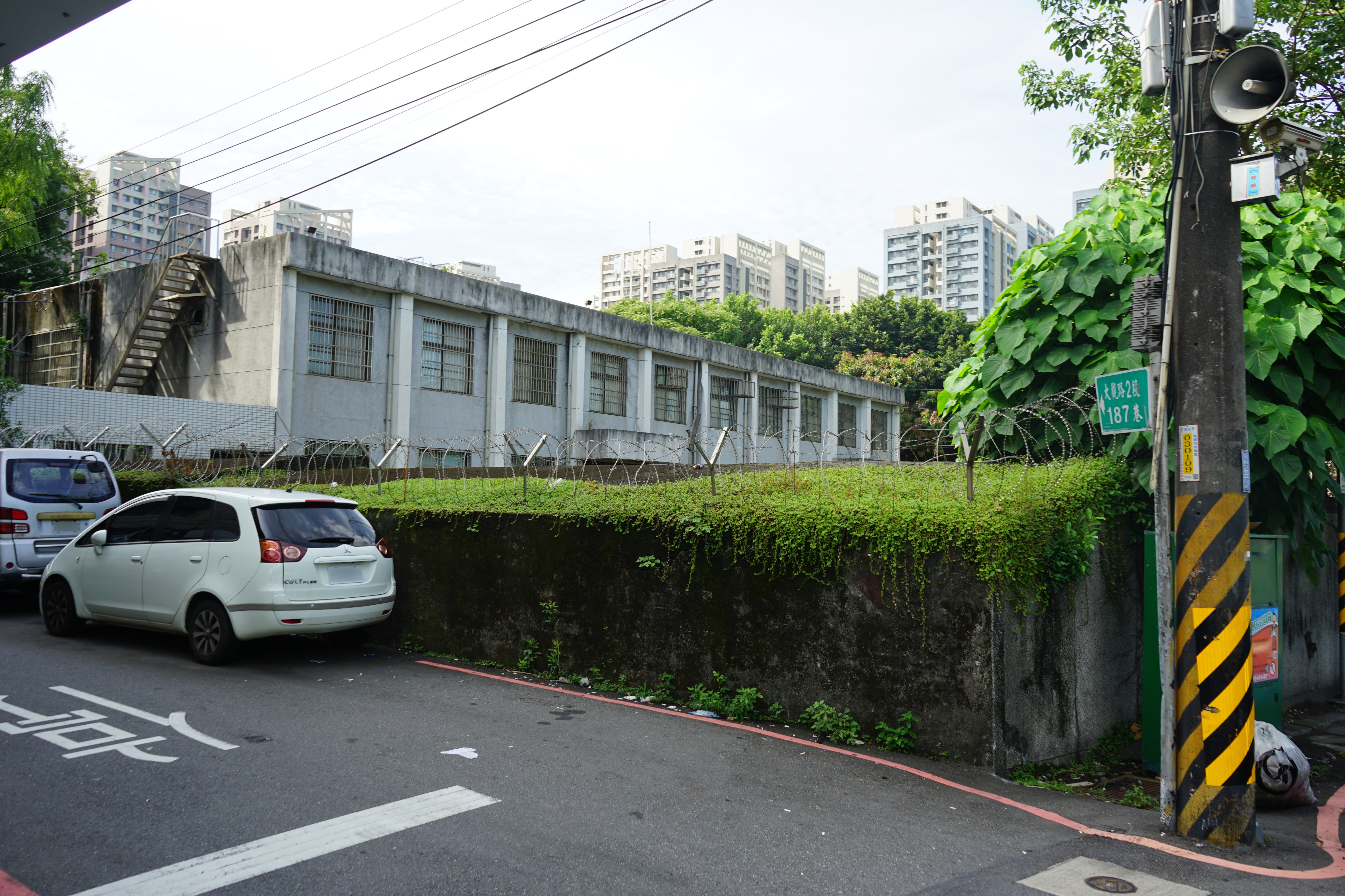 板橋浮洲新橋營區，鄰近合宜住宅、浮洲親民公園及板橋榮民之家，未來將由市府新聞局結合鄰近台灣藝術大學之相關資源及人才，籌設文創影視基地。