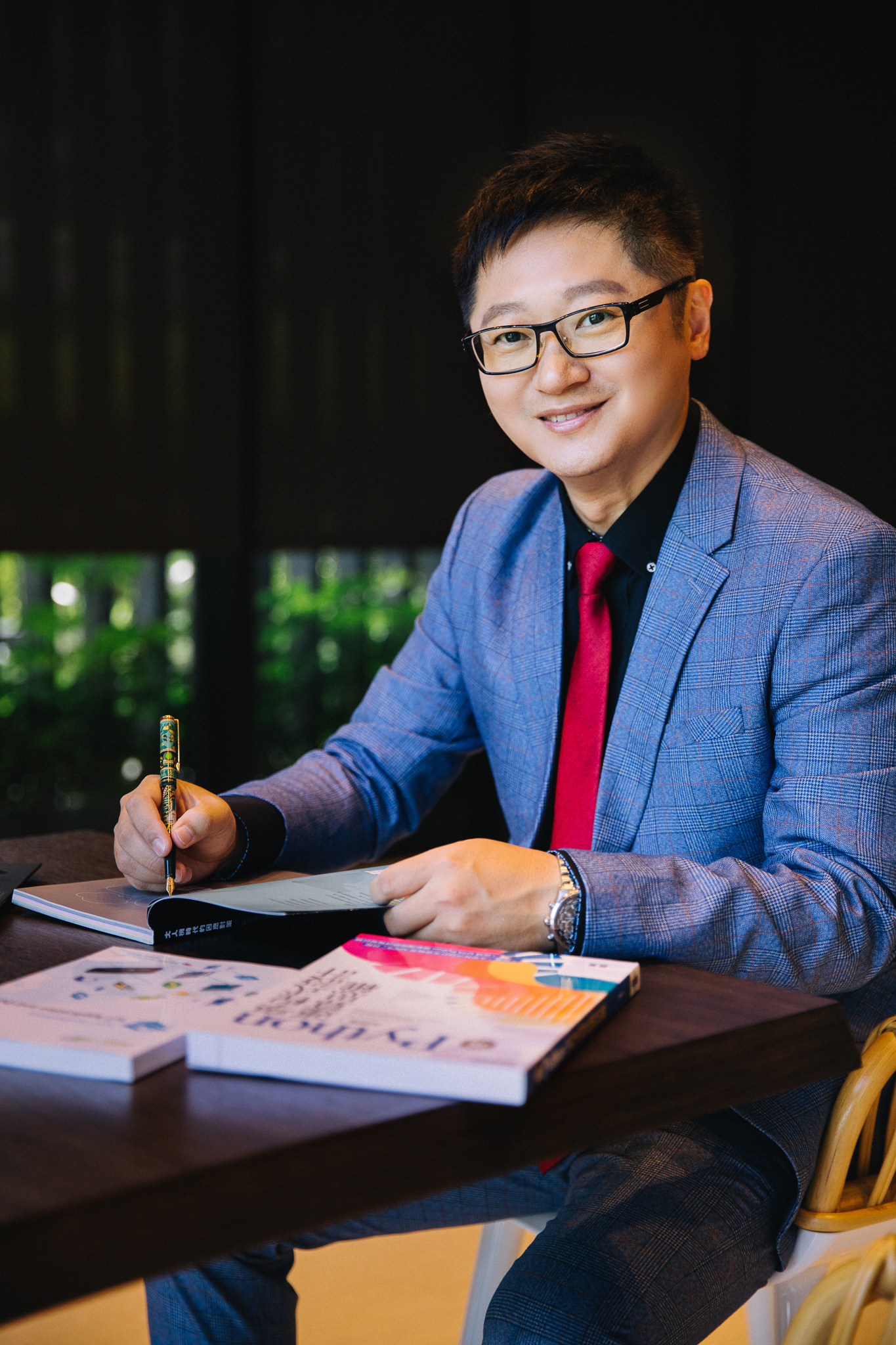 生成式 AI 創新學院院長李啟龍博士將分享透過 ChatGPT 的應用，打造新數位時代的關鍵能力「Life-C」。