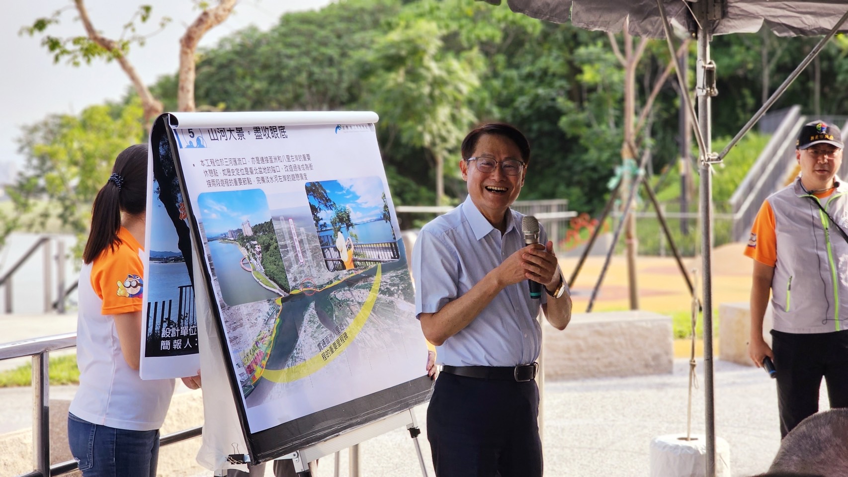 陳純敬副市長進一步說明，「山水匯集廣場」居高臨下，遠眺觀音「山」、淡「水」河匯聚之景，三河匯流景緻盡收眼底