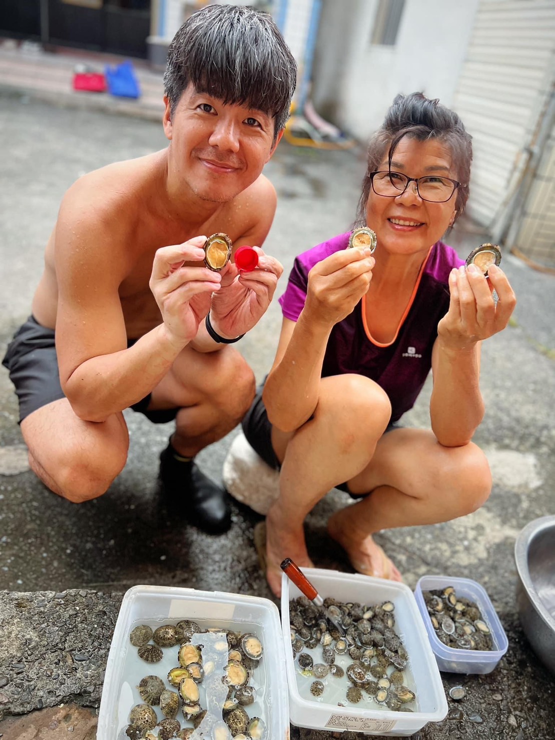 美豔山居民至潮間帶採集笠螺