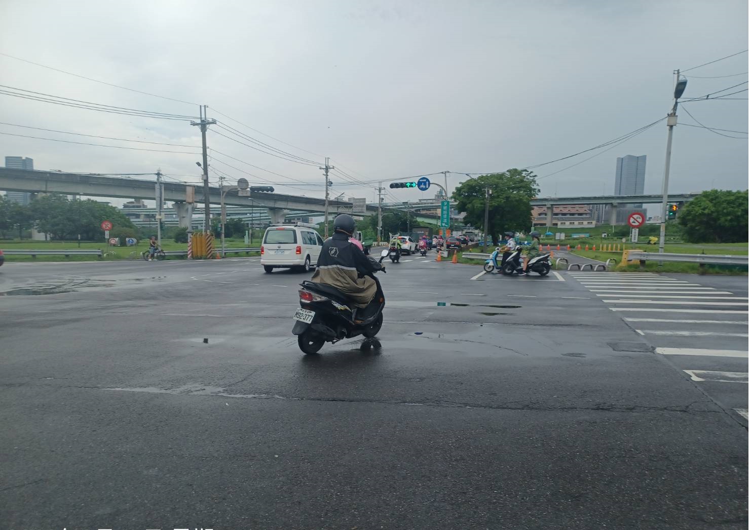 8月16日二重疏洪道抽水結束全線開放汽機車通行