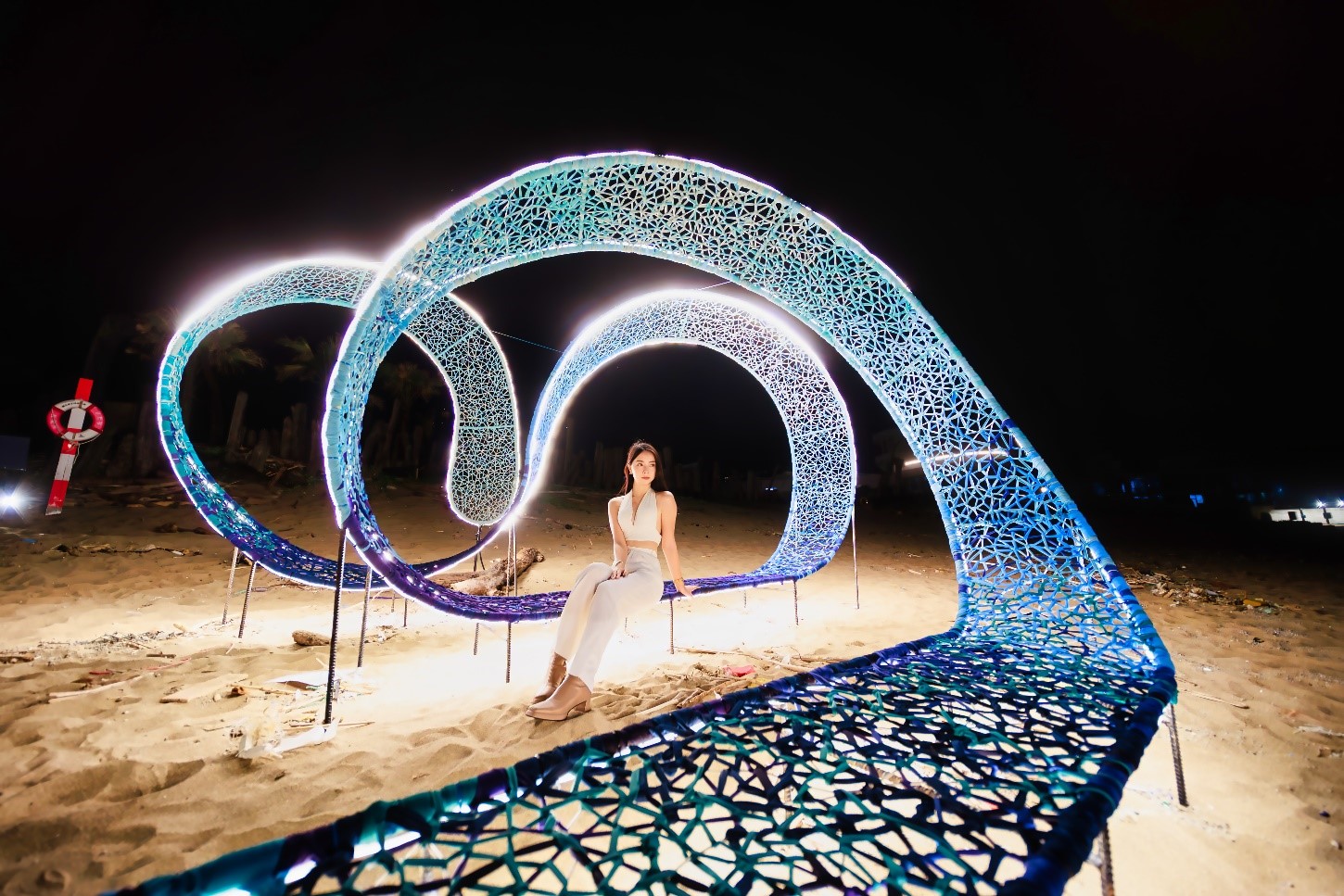 中角灣國際衝浪基地的〈WAVE〉是網美美拍熱點