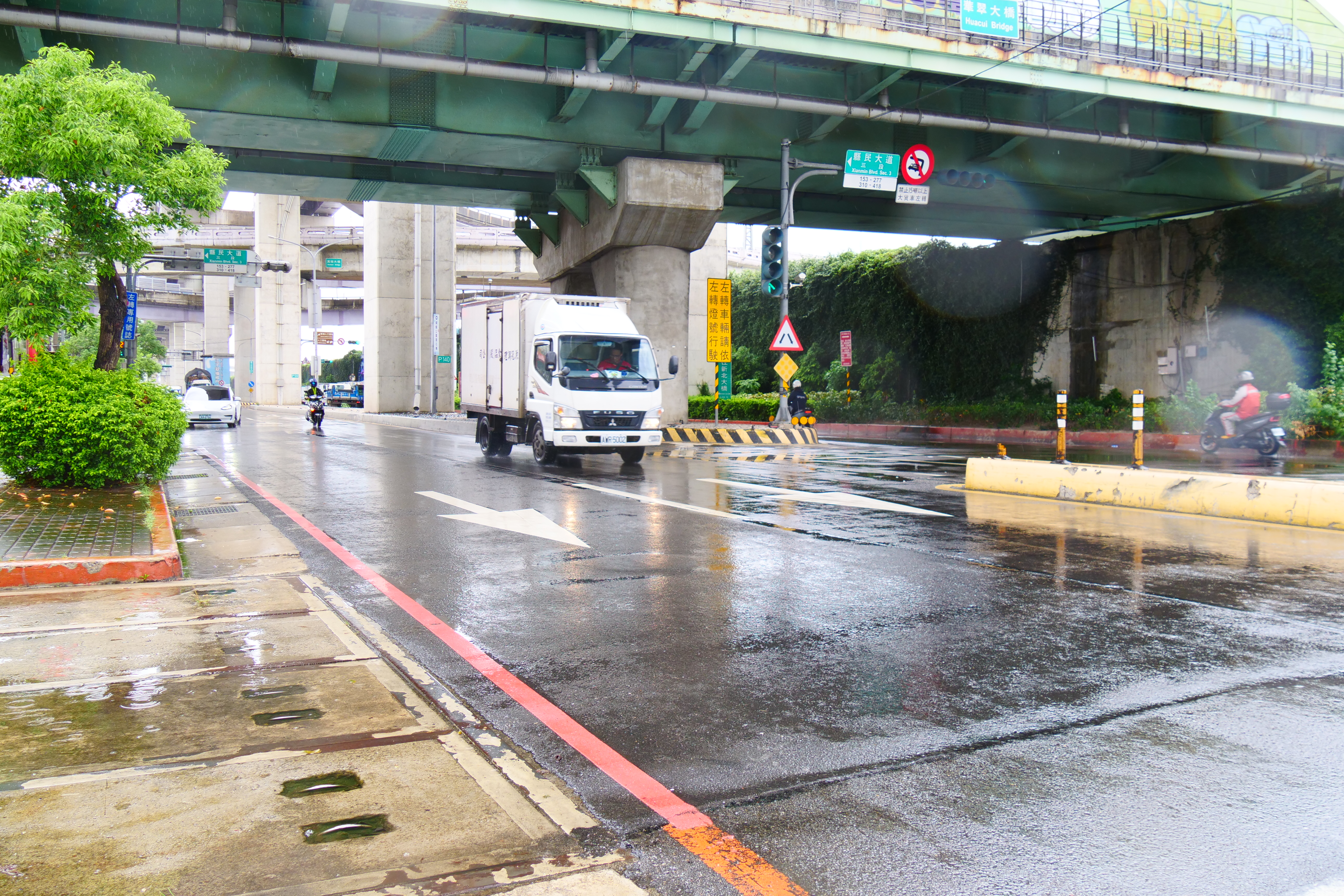 新北市今日晚間19時起水門周邊紅黃線開放停車