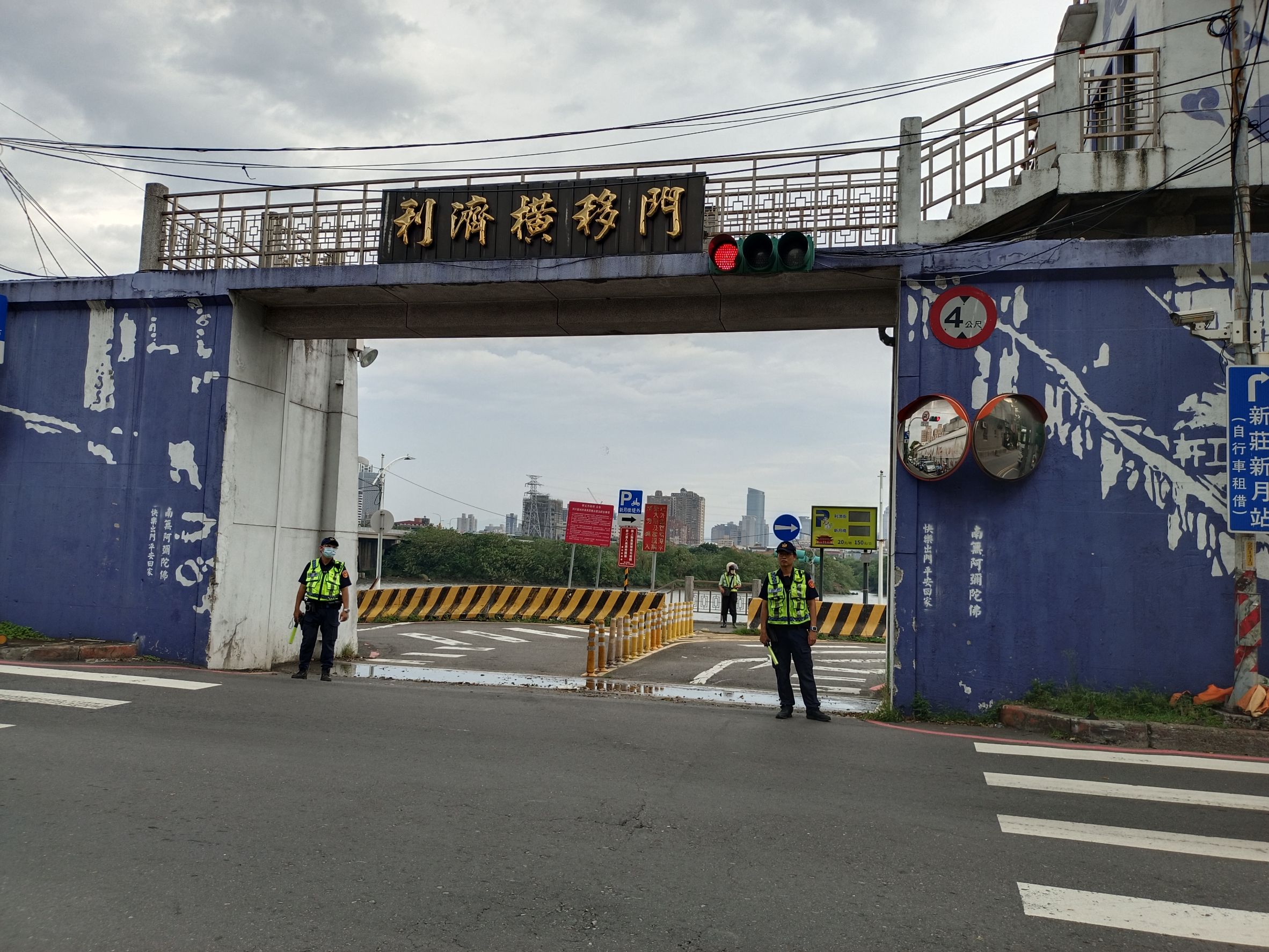 橫移門進行管制中(資料照)