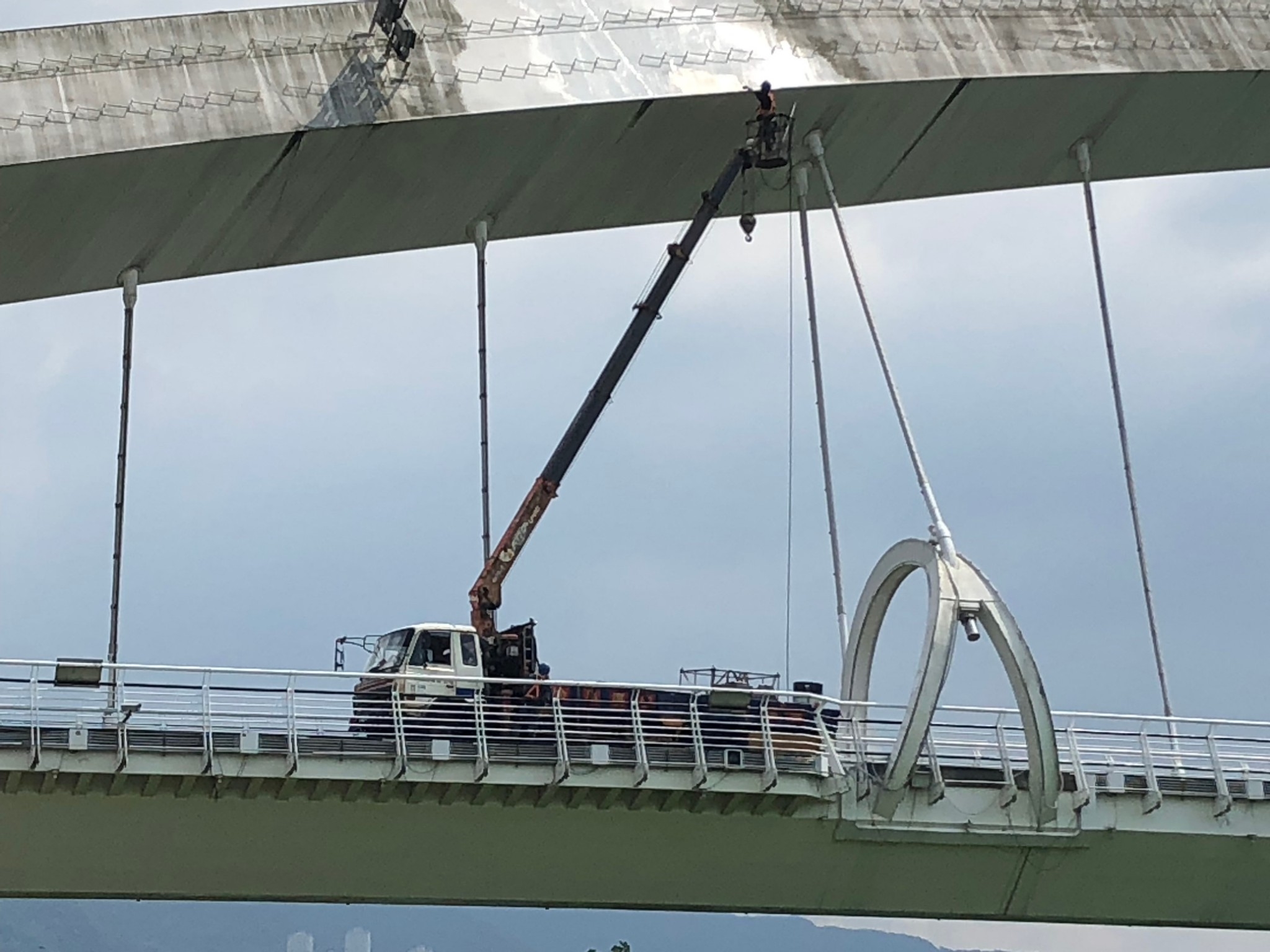陽光橋清洗高空作業(示意圖)橋梁封閉管制通行2