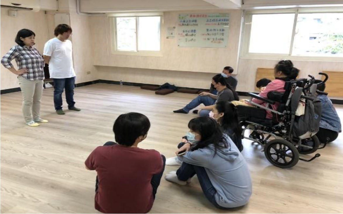 透過戲劇傳達，讓盲人朋友與青年連結，呈現每個人內心等待光明的角落