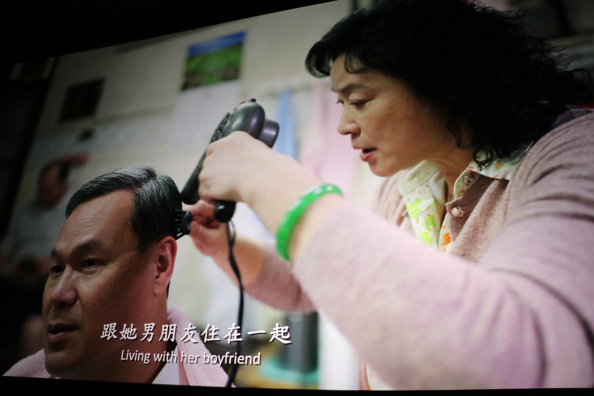 由陸小芬飾演的阿蕊透過剪刀與吹風機  歷盡人間悲歡離合的故事