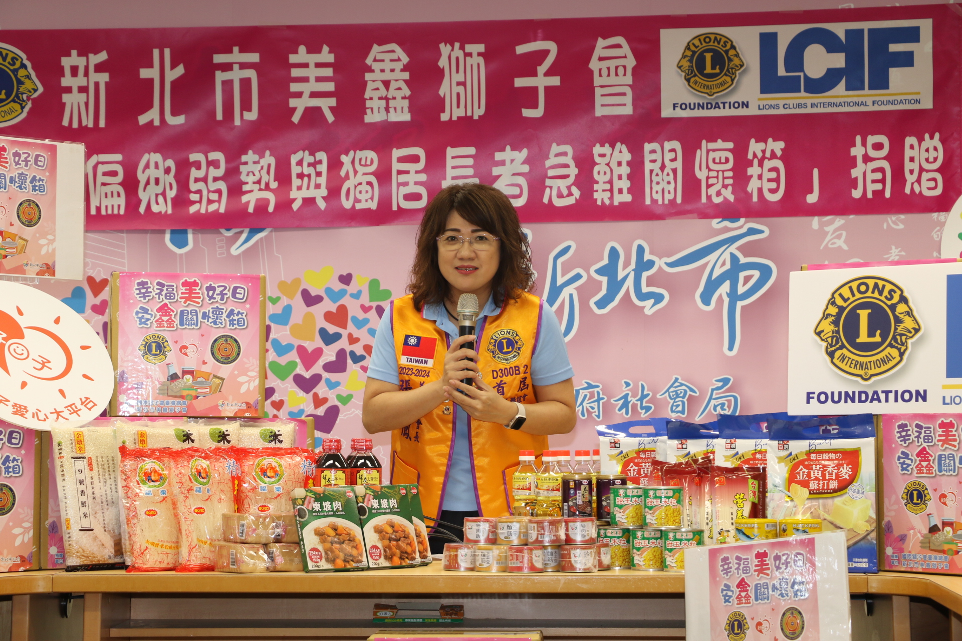 美鑫獅子會會長張端鳳表示 由於獅姊們平時的熱心和成效  這次才能申請到獅子會國際總會LCIF基金成就善舉