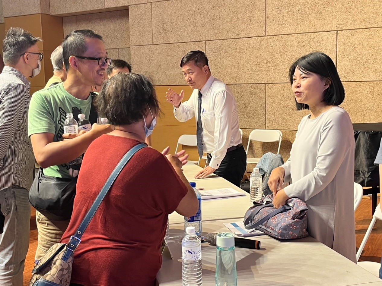 市府代表向民眾說明大陳單元5辦理方式及進度