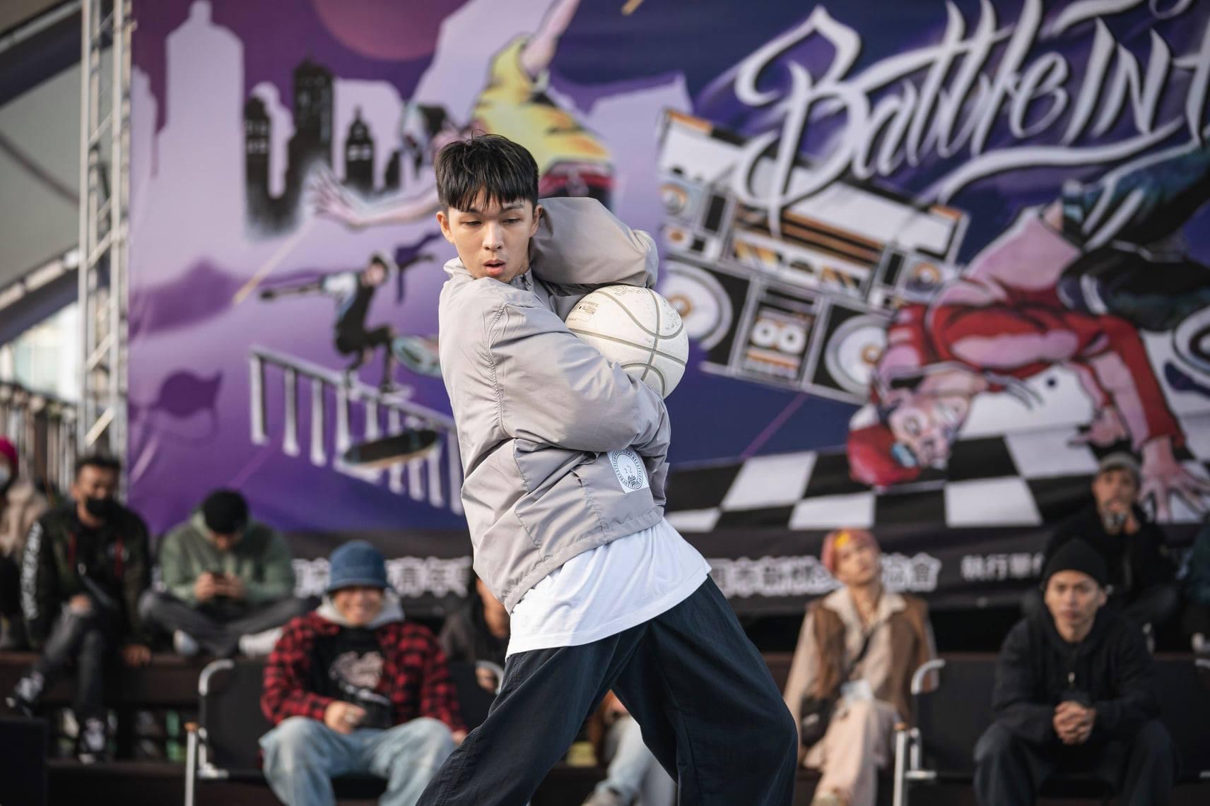 花式籃球表演者林雨將透過Freestyle BasketbalL融合技巧、靈感、律動與節奏，展示籃球的多面性和無限可能。