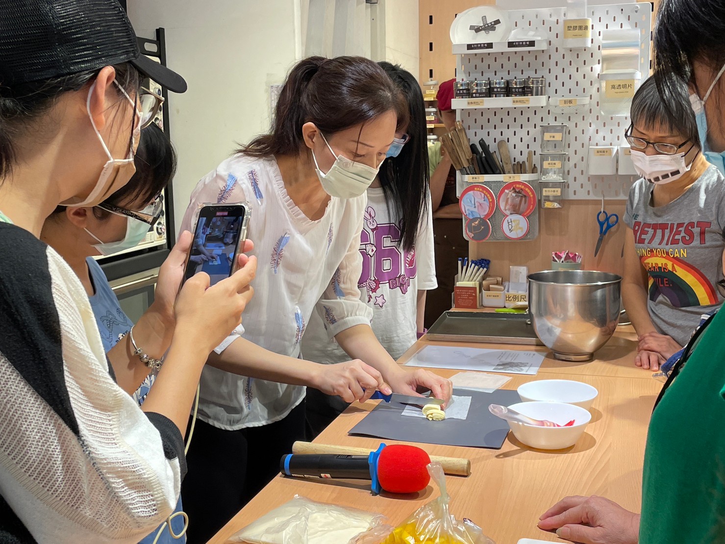 林珮嬋老師將於11月4日以「甜點DIY，烘焙簡單學」為題，帶領大家一同製作甜點烘焙。