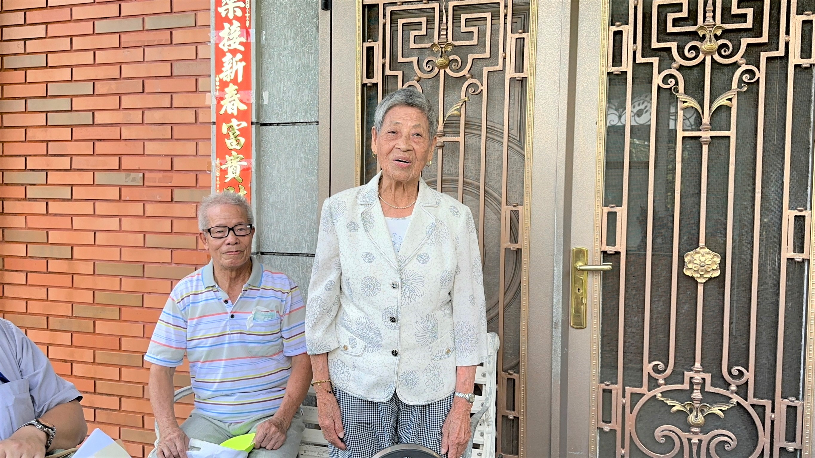  高羅珠藝師相褒歌技藝精湛