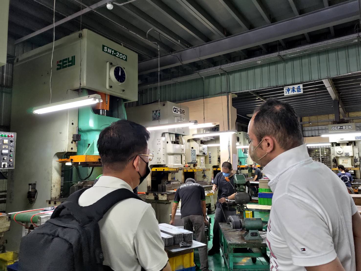 為協助未登記工廠就地合法化，新北市提供輔導顧問至現場訪視並評估及診斷服務。