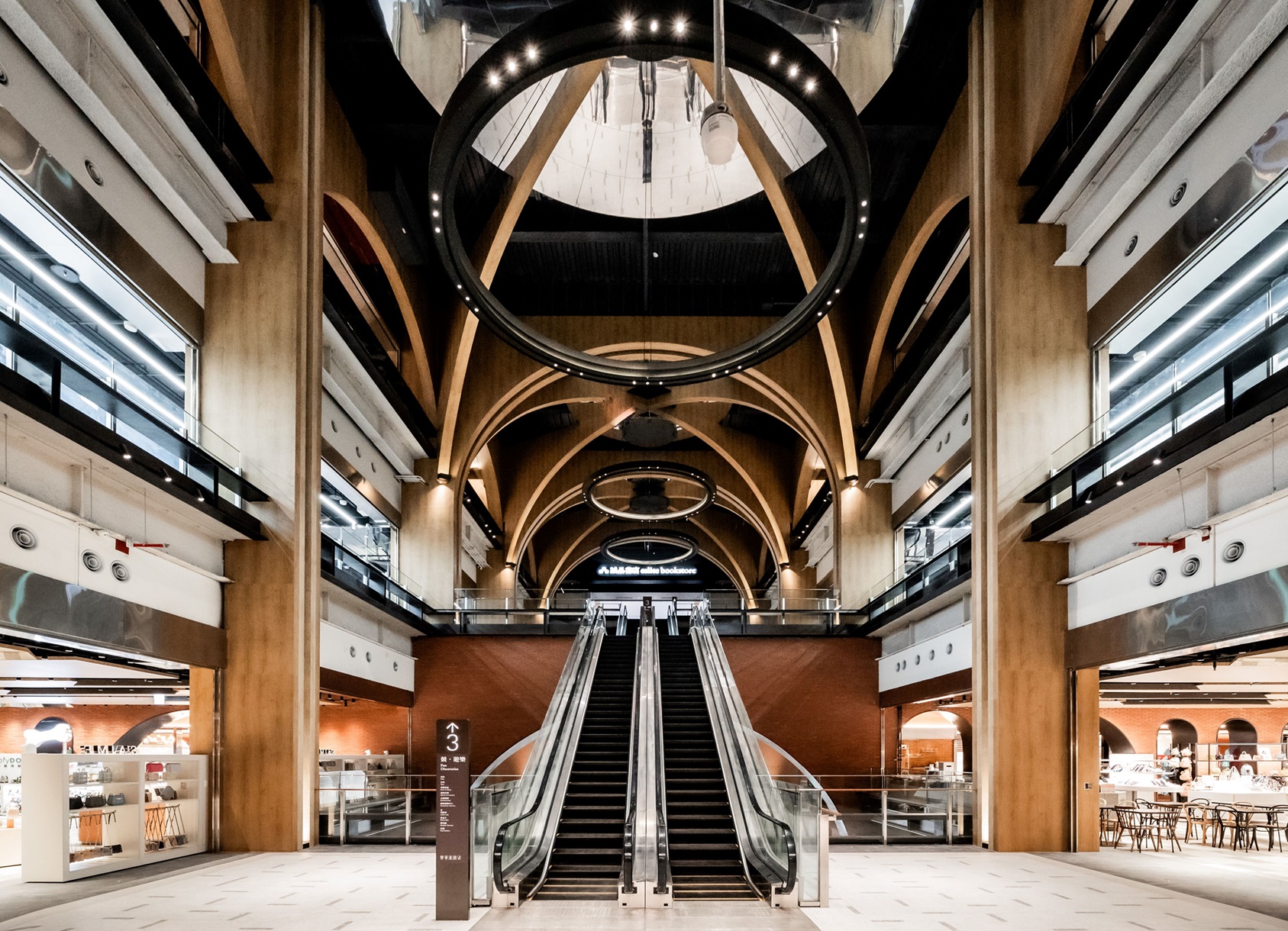誠品生活新店｜1萬9千坪壯闊空間尺度，打造「眾人之所、明日之城」。