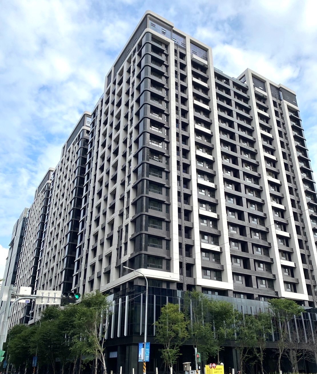 新北板橋容獎捐贈社會住宅，外觀圖。