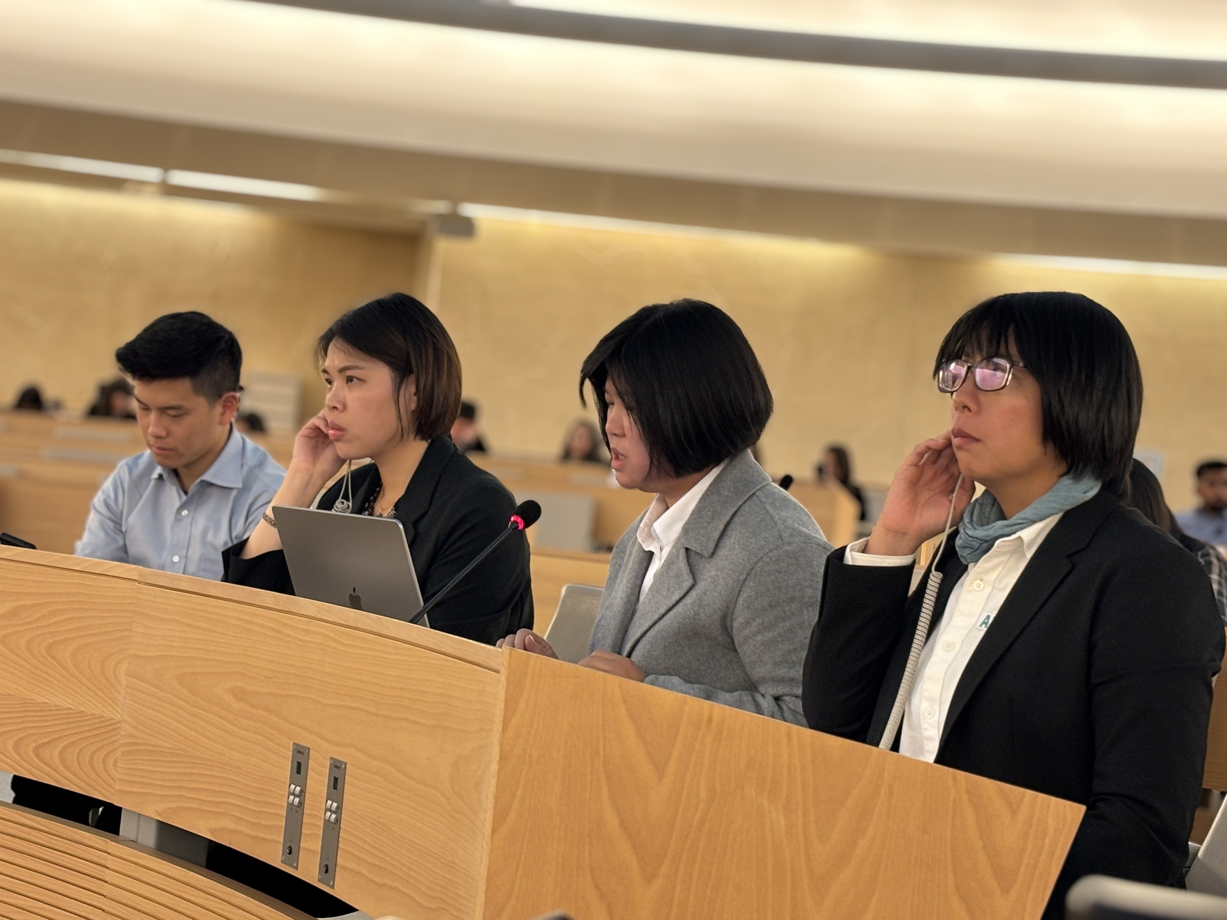 「易福社會創新」鍾馥如(右二)於會議中分享「eFOOOD食物分享地圖」線上媒合平台面對全球食物浪費問題。
