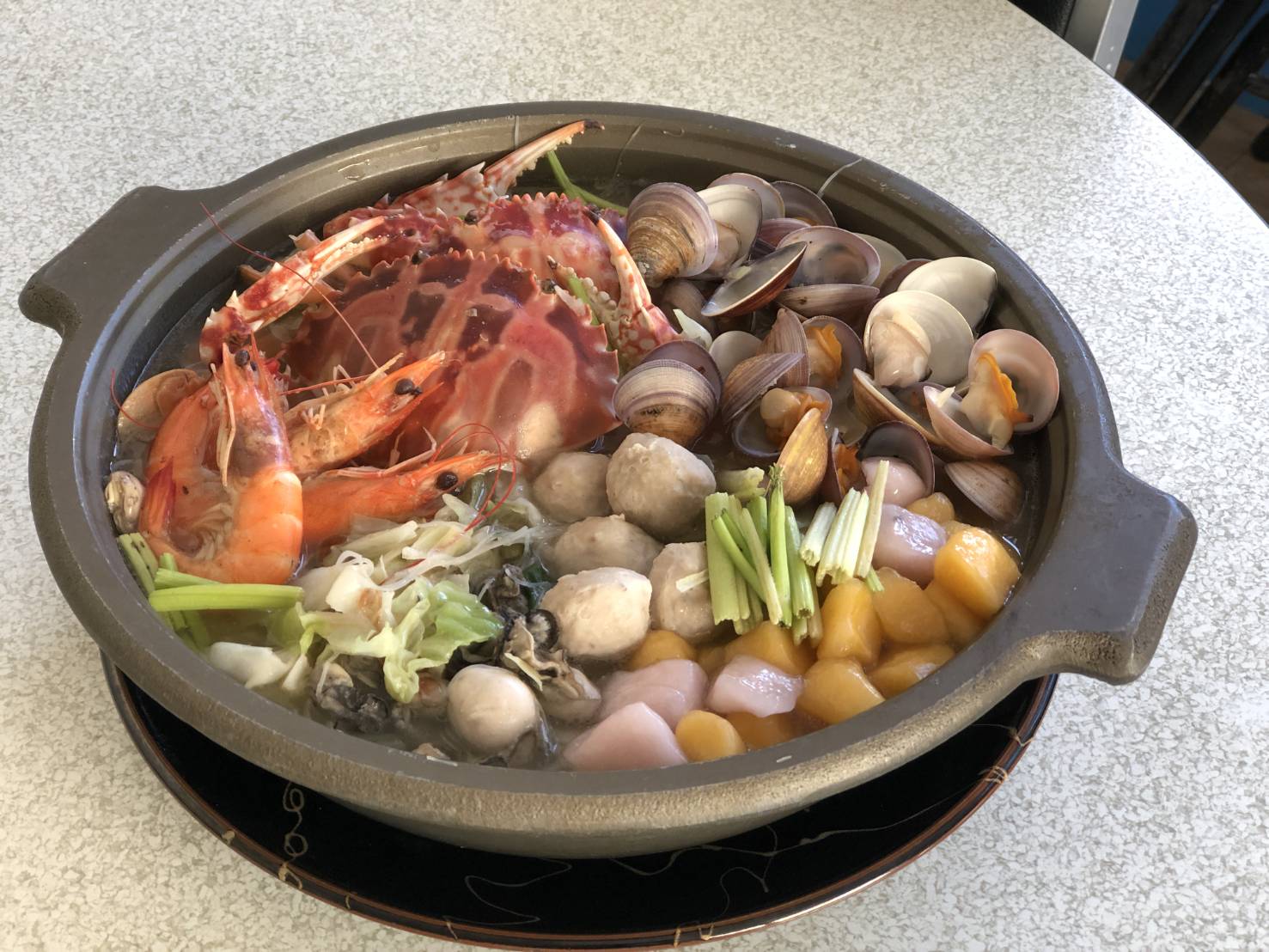 天冷在家與親友團聚，煮一鍋萬里蟹火鍋吧！ 