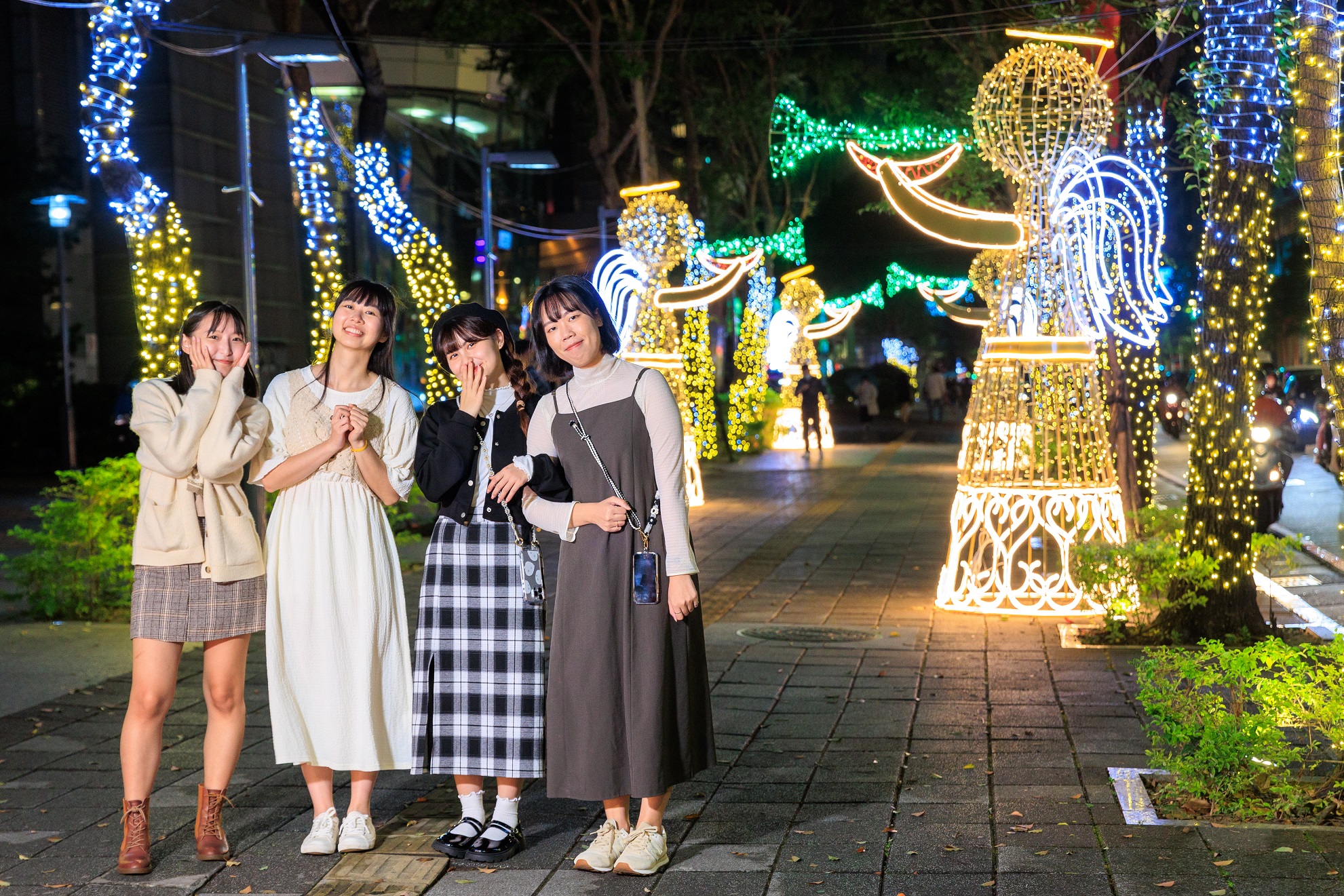「天使祝福大道」，以傳遞節慶喜願的天使妝點街頭，歡迎與家人與朋友們一同感受耶誕美好節慶氛圍