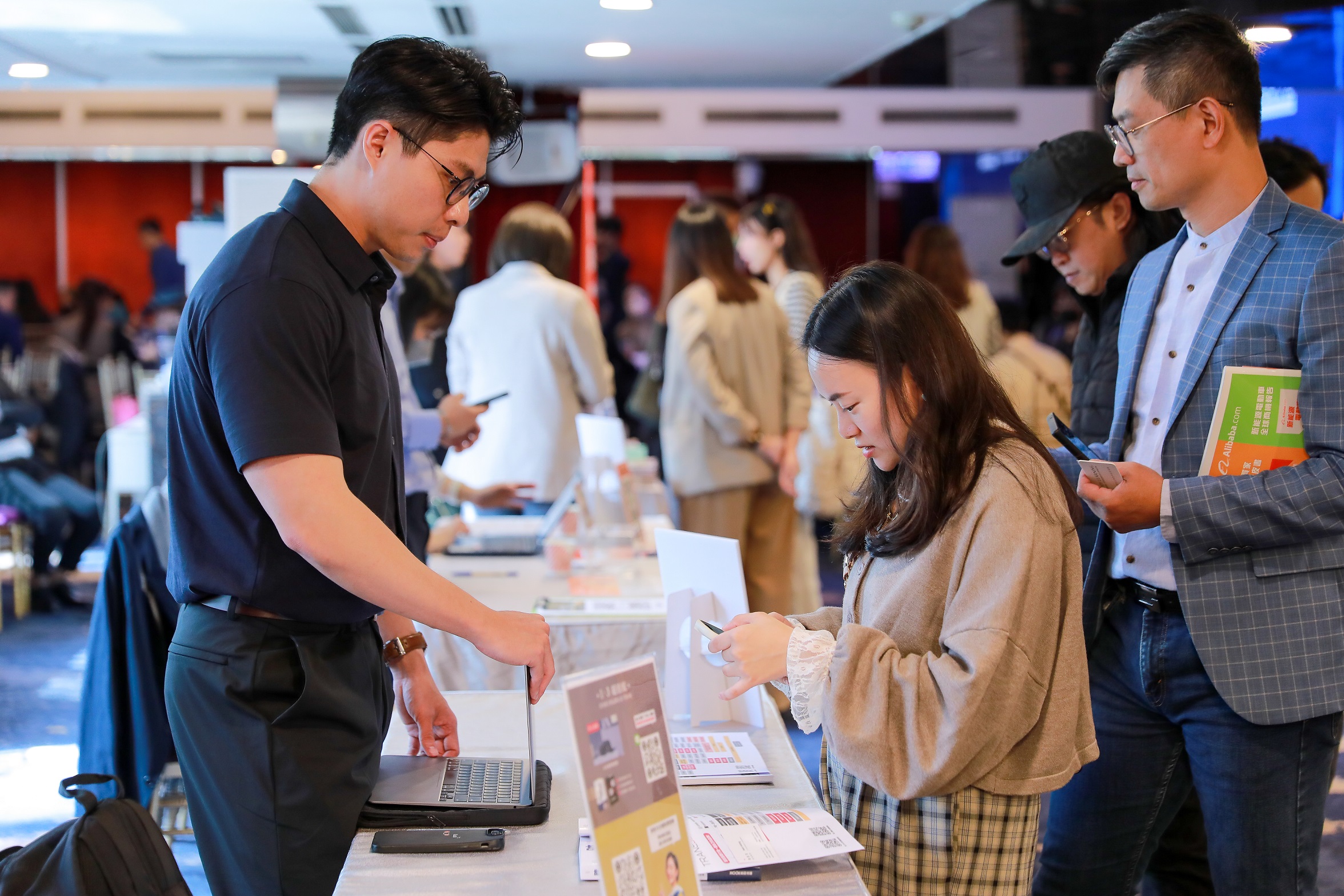 「新北電商學院年度交流會」邀請顧問和專業服務供應商現場提供諮詢服務，包括趨勢洞察、品牌行銷策略、社群數據分析等建議。