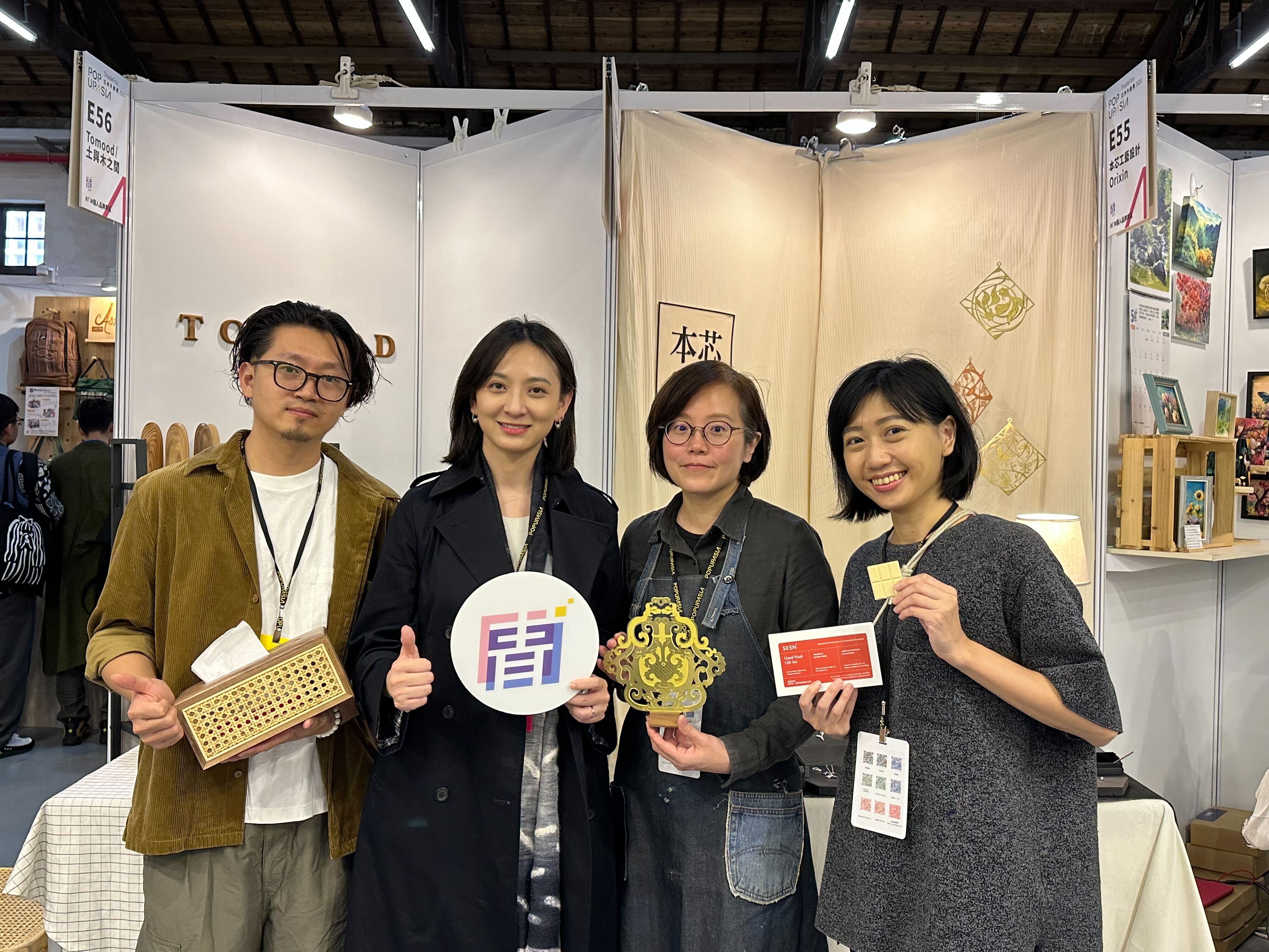 新北市青年局提供創業者參與各大展覽，創造品牌曝光及商業媒合機會，協助青年創業者拓展市場、提升競爭力。