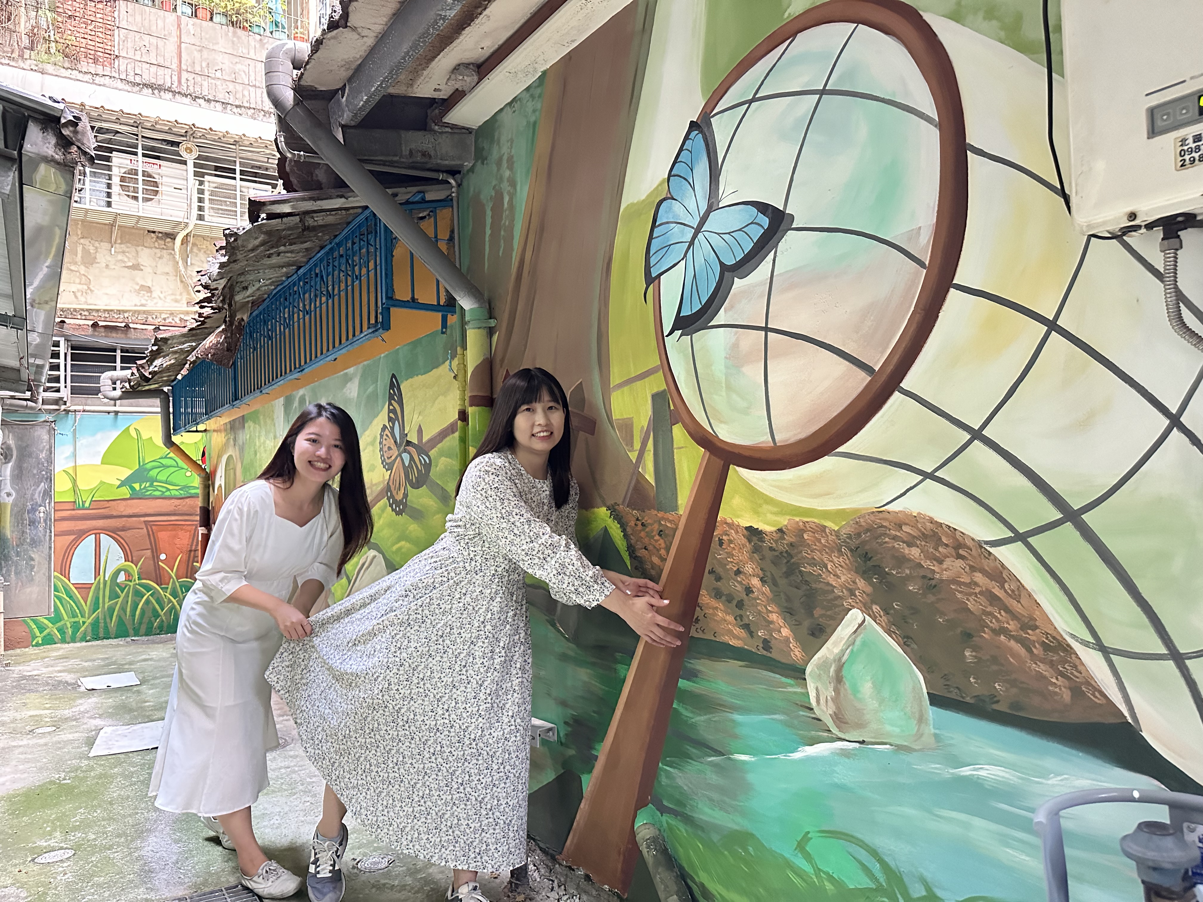 透過彩繪的妝點讓人回憶起小時候抓蝴蝶的記憶。(中和明德里)