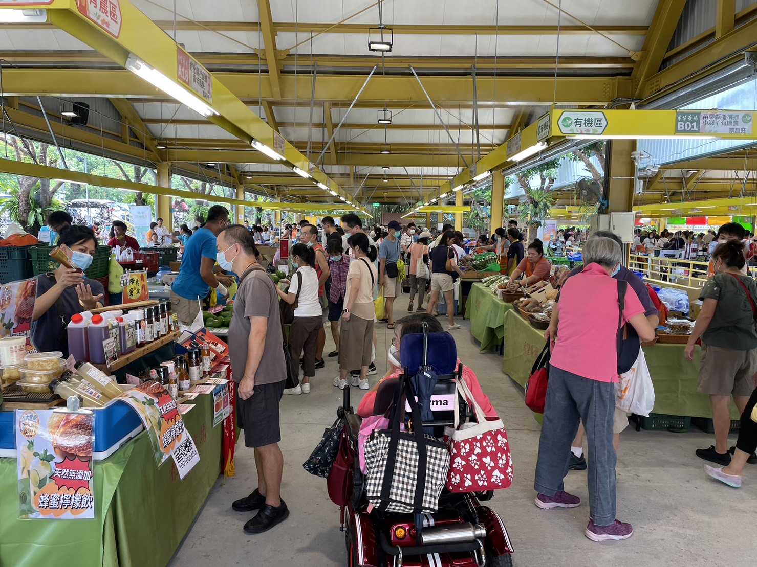  新北市農會於今年成立志工隊，欲招募在台北希望廣場的農特產品推廣