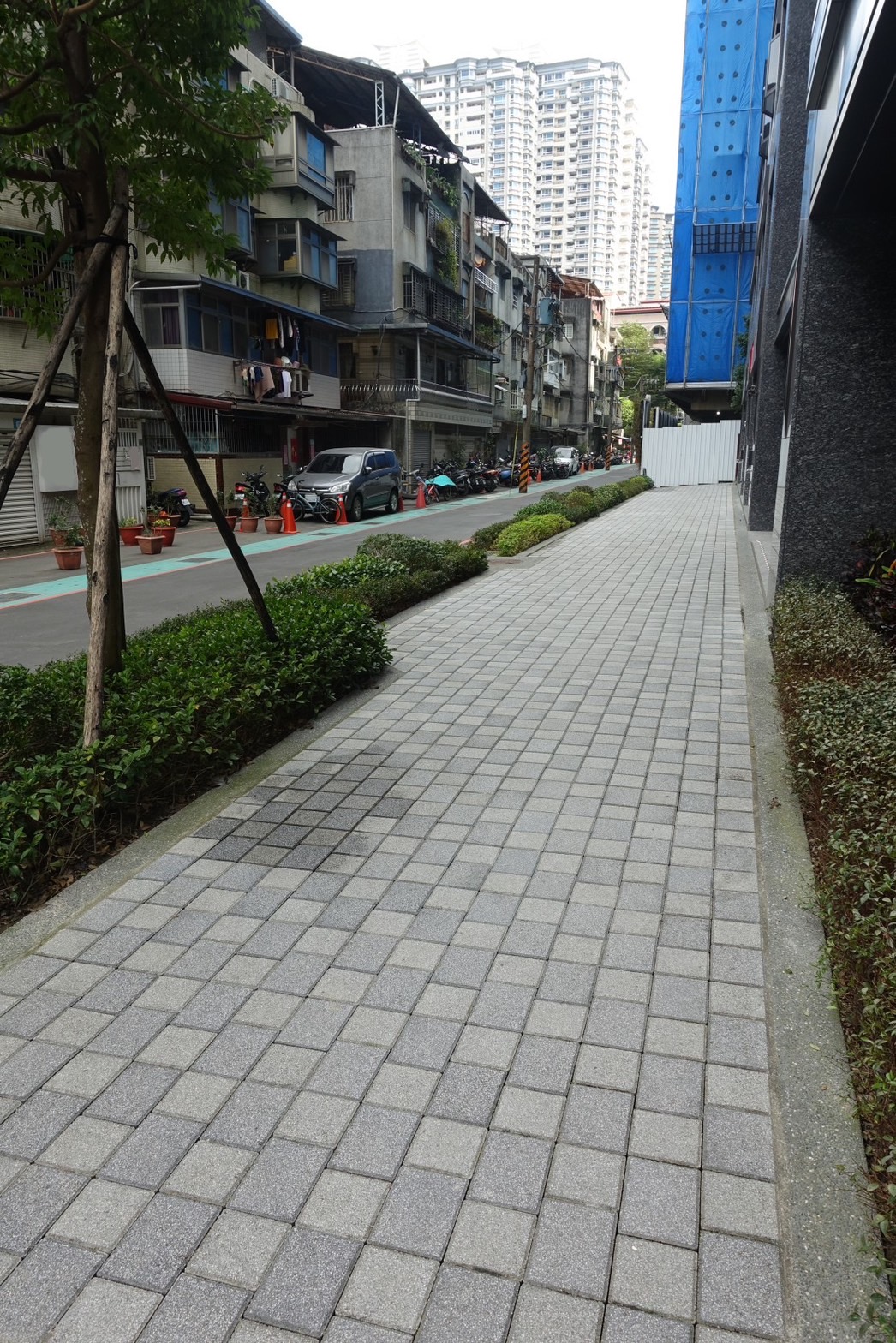 基地退縮4米，留出舒適安全的人行空間