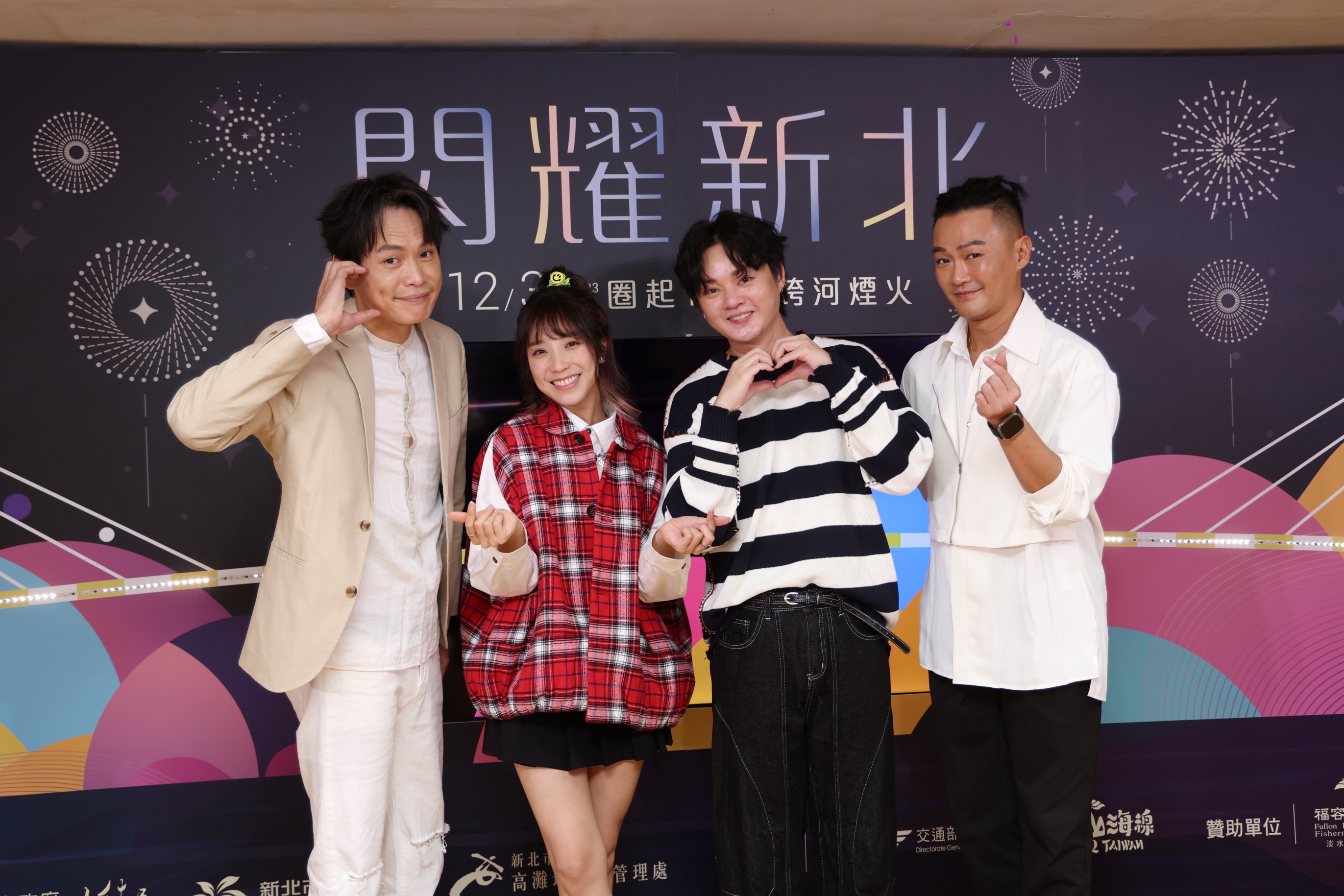  左起：黃鐙輝、梁舒涵、許富凱、林俊逸