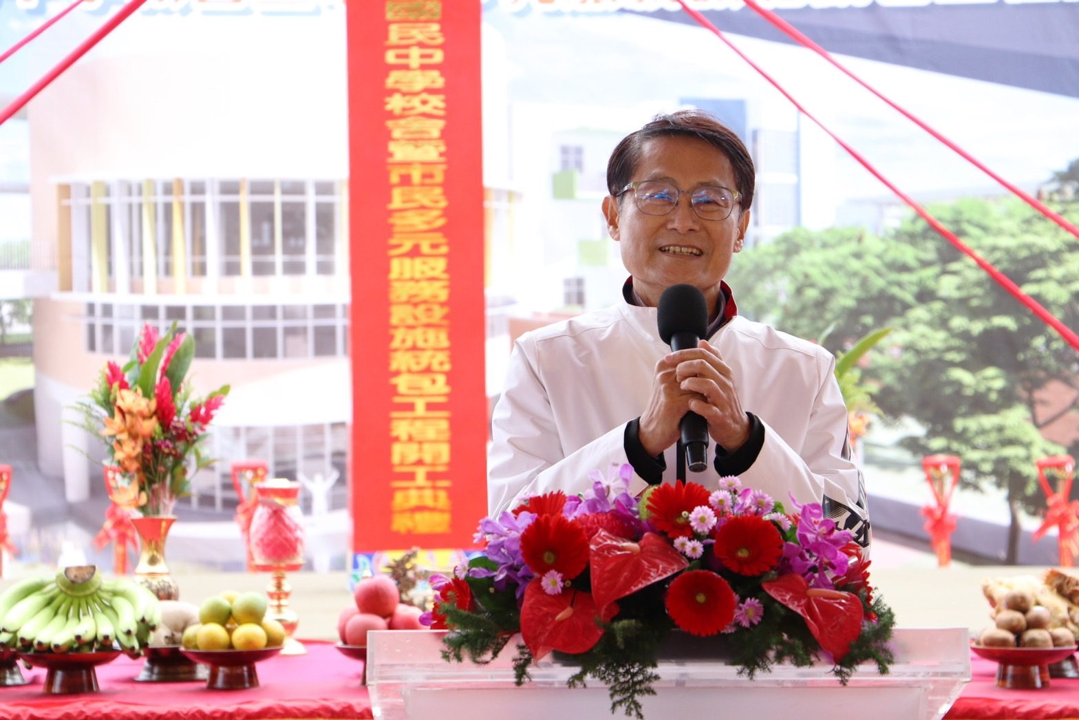 今(19)日由副市長陳純敬主持林口南勢國中開工典禮，完工後將結合幼兒園、托育中心及托老中心等公共福利設施，打造都會型學校，提供師生們及居民更優質的學習環境及公共社福空間。