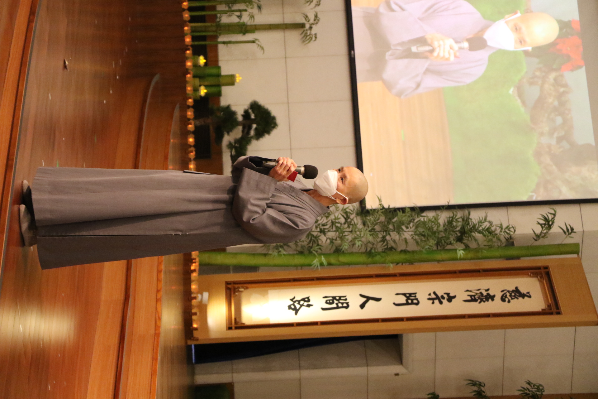 德法法師引用上人證嚴法師訓勉：「弘法利生信願行，蔬食共善護大地」為與會民眾祈福