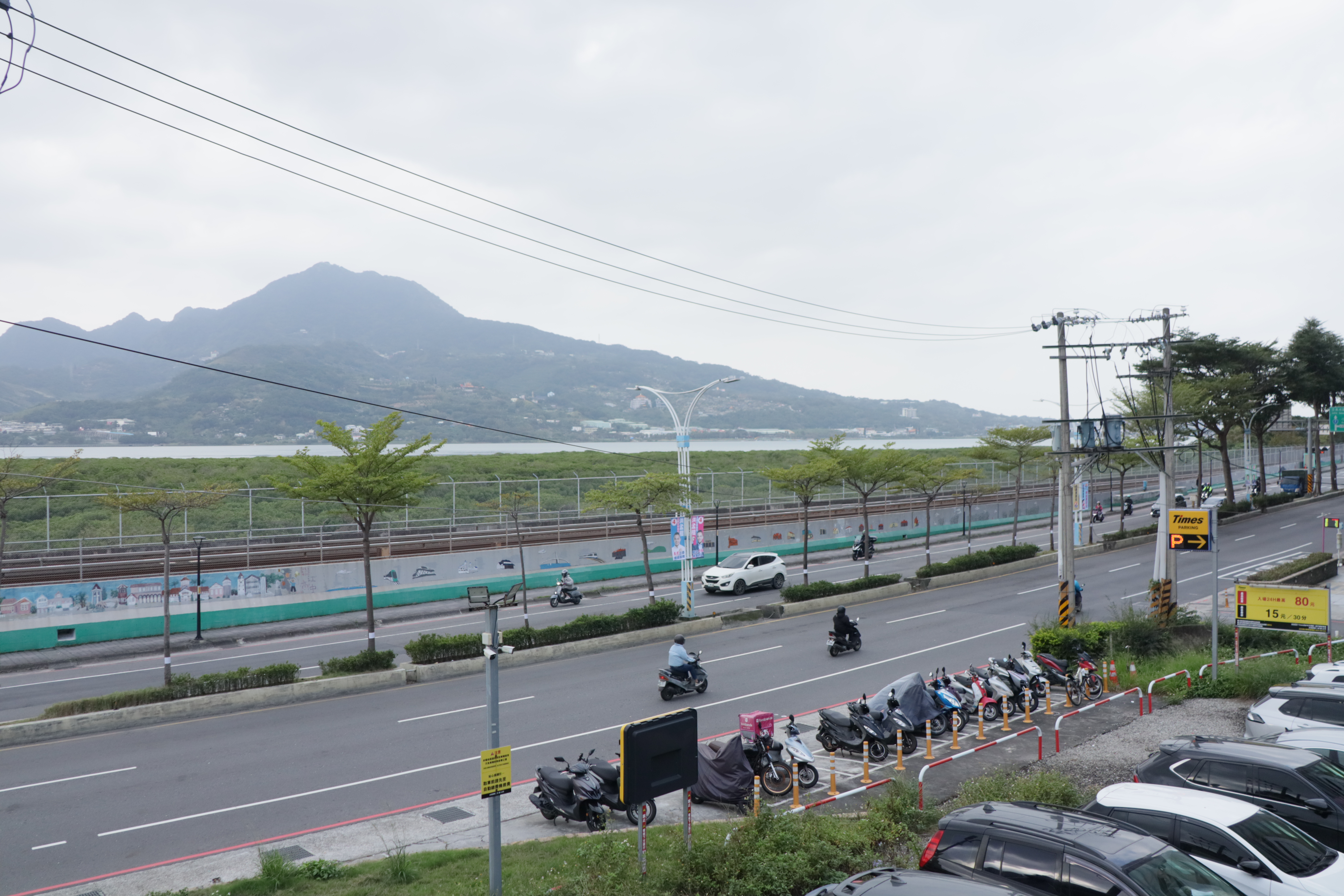 淡北道路在新北市路段交維計畫已獲核定，施工期間交通運輸配套措施也已協調台北捷運公司等相關單位提早因應，視運量需求加開班次。