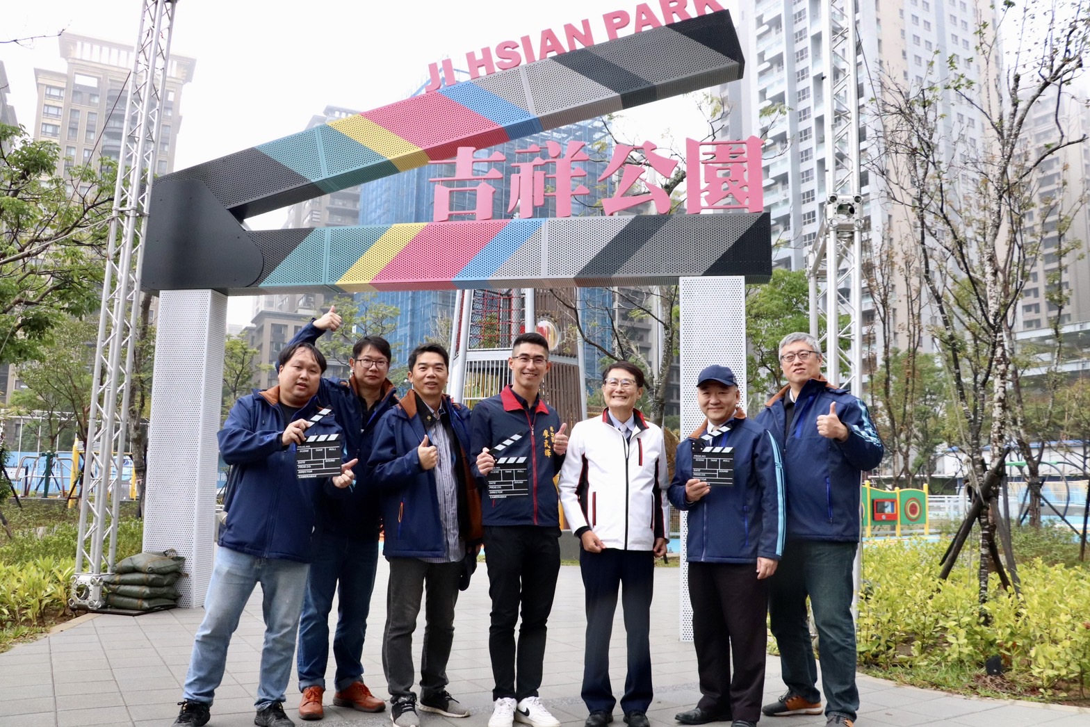 林口吉祥公園以影視為主題，特別在公園入口設計一個造型版卡麥拉大門，預料啟用後將成為打卡景點之一。