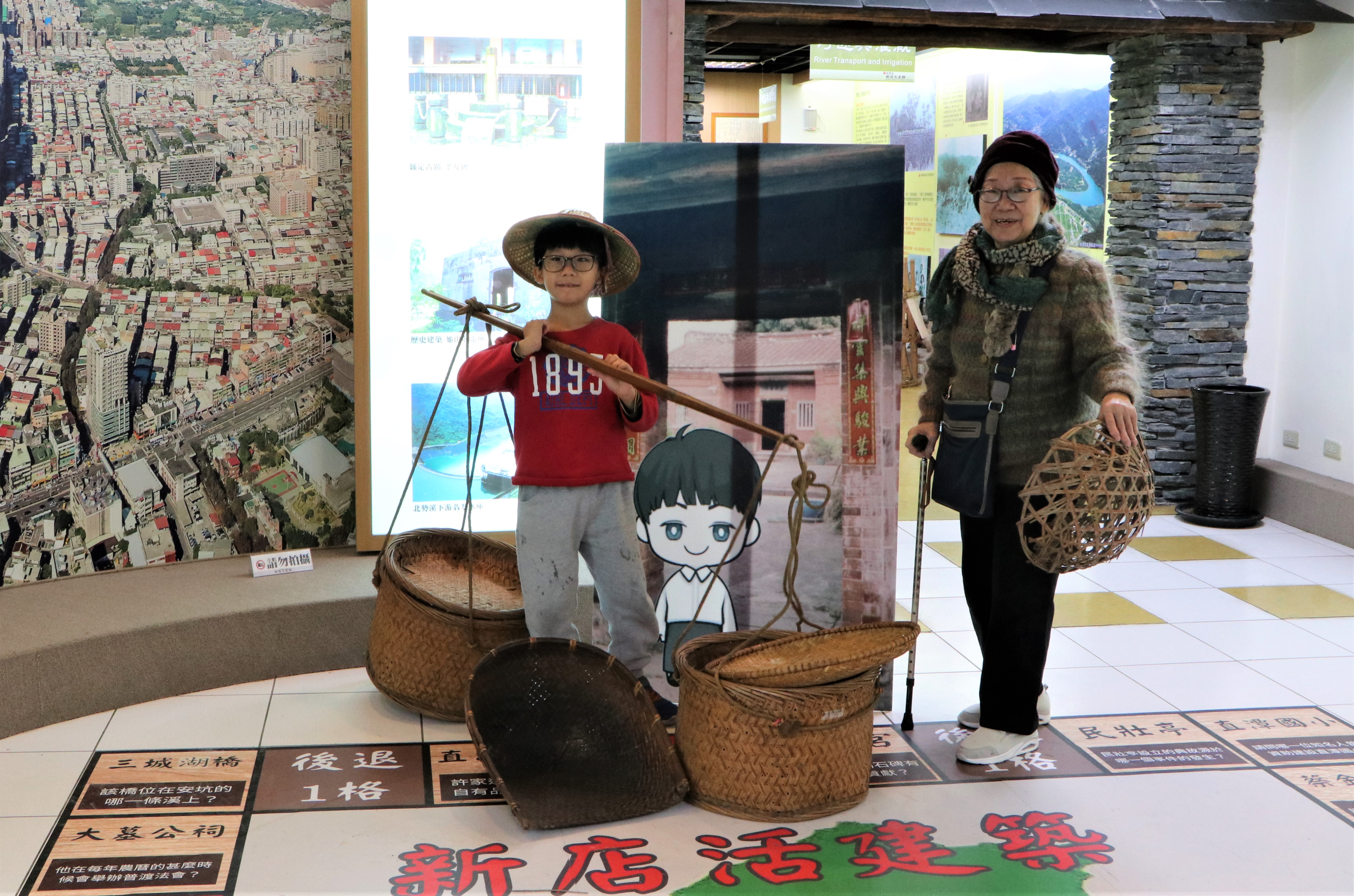 新的一年即將來臨，新北市立圖書館新店文史館特別推出「在地『活』建築故事館」及「再現十四張—藜閣留輝展」主題特展，將帶大家從新店的紀念性建築出發，透過與老建築對話，重新認識新店的前世今