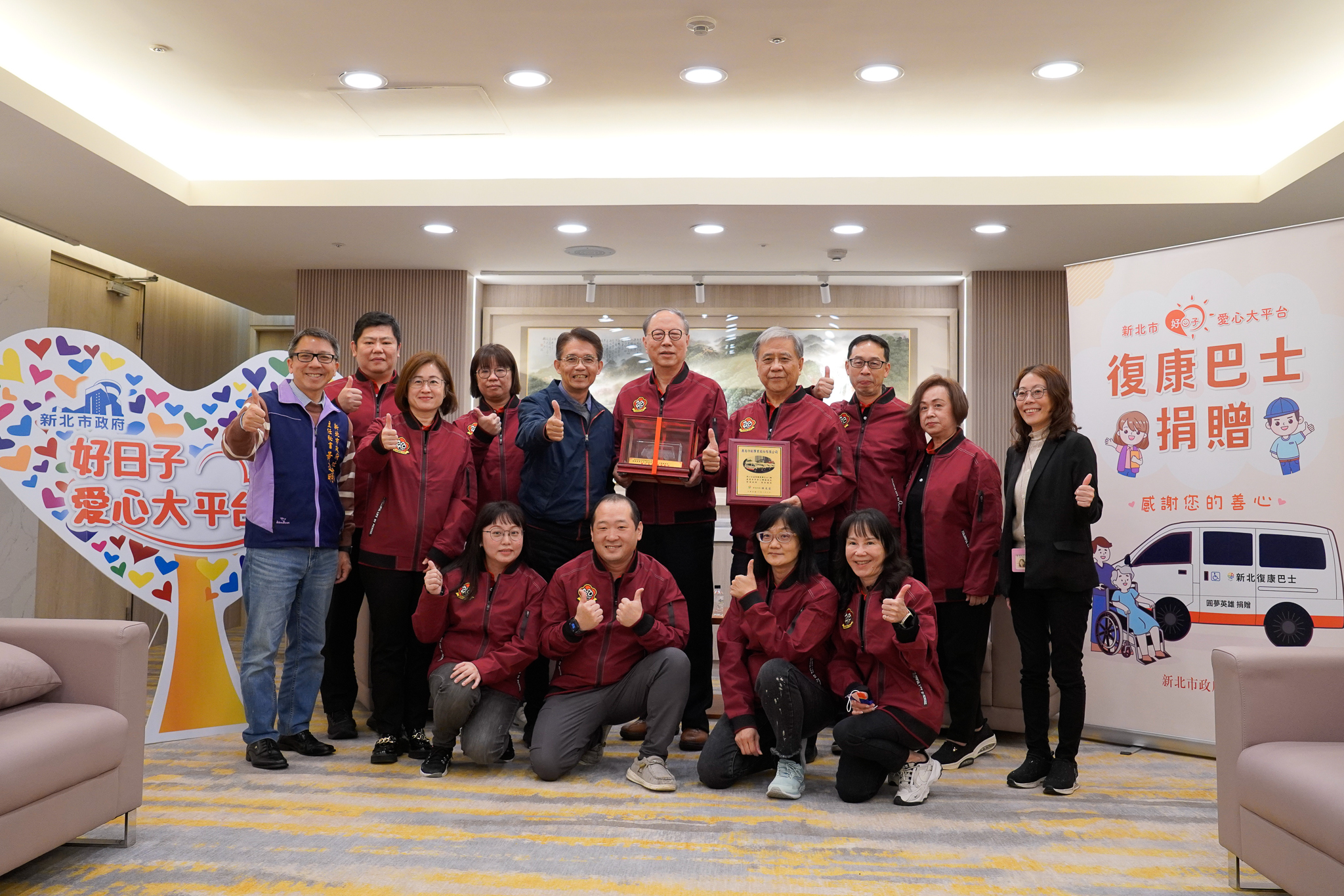  鼎易印刷員工用愛心慶祝40周年慶 捐出第2輛復康巴士