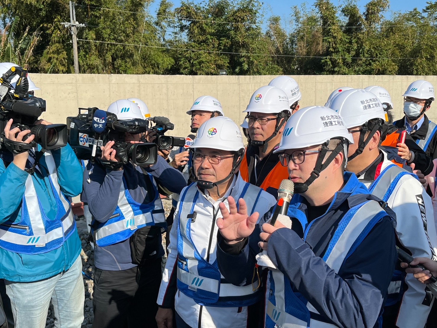 捷運局主任李文浩引導說明三峽機廠進度