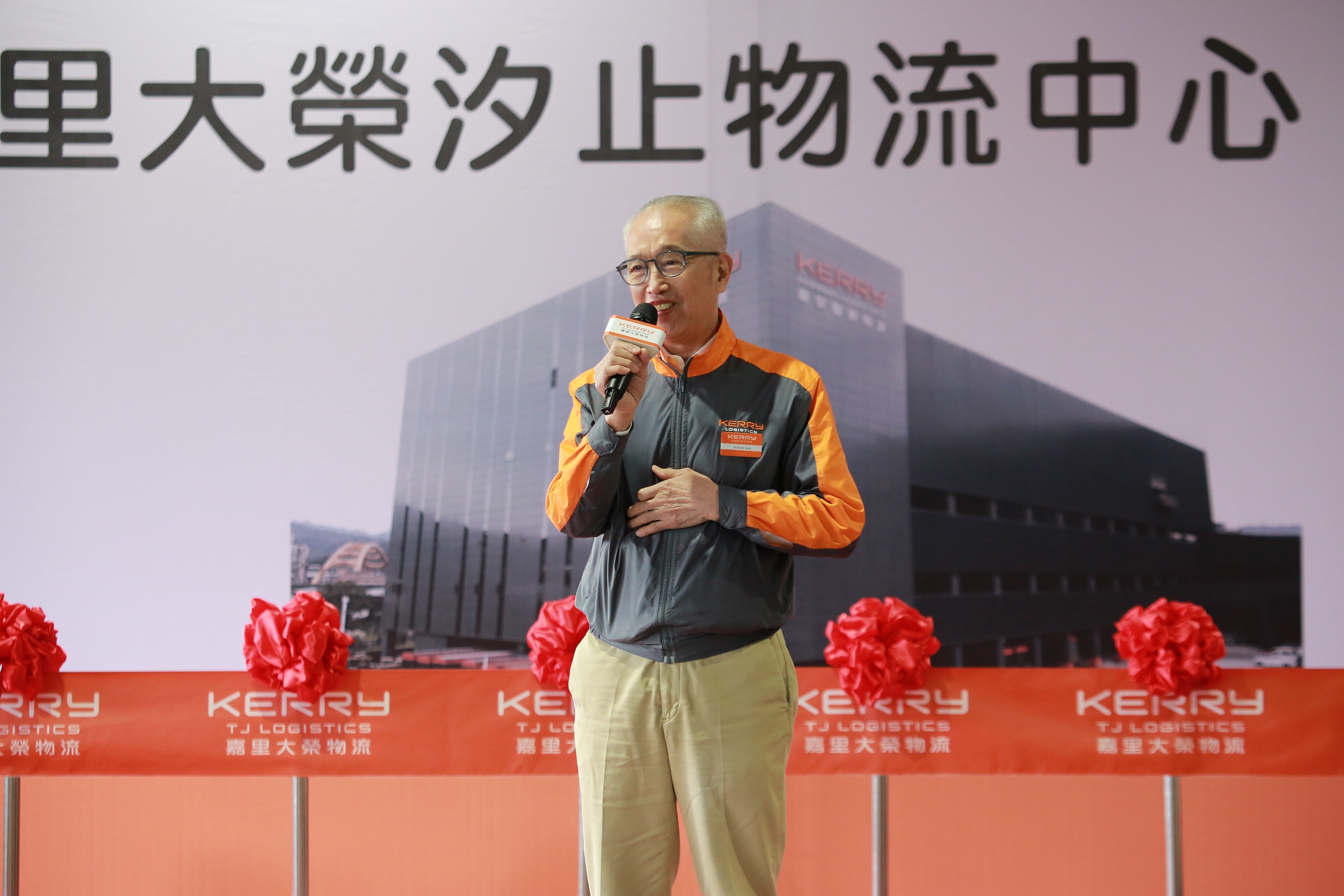 嘉里大榮沈宗桂董事長表示，透過這個物流中心的運營，盼能為當地經濟發展和社區做出積極的貢獻。