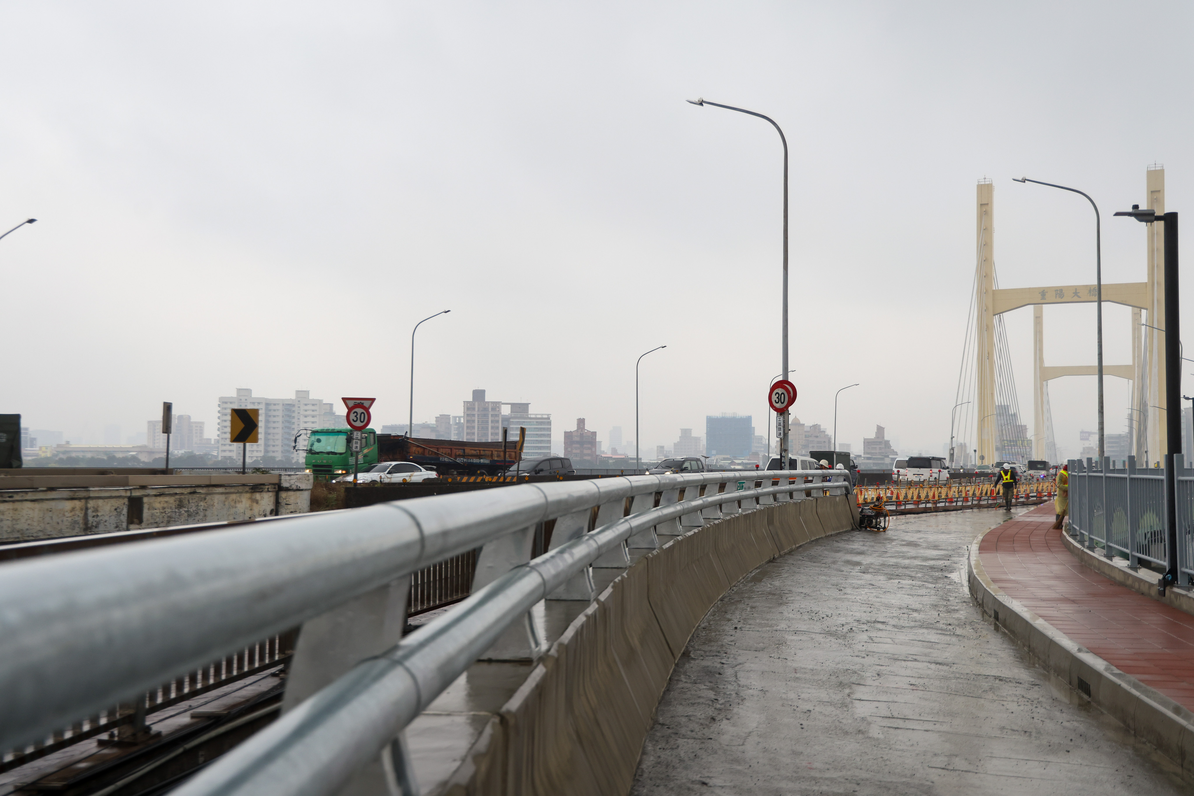 三重區環河北路二段往台北市方向增設機車道工程