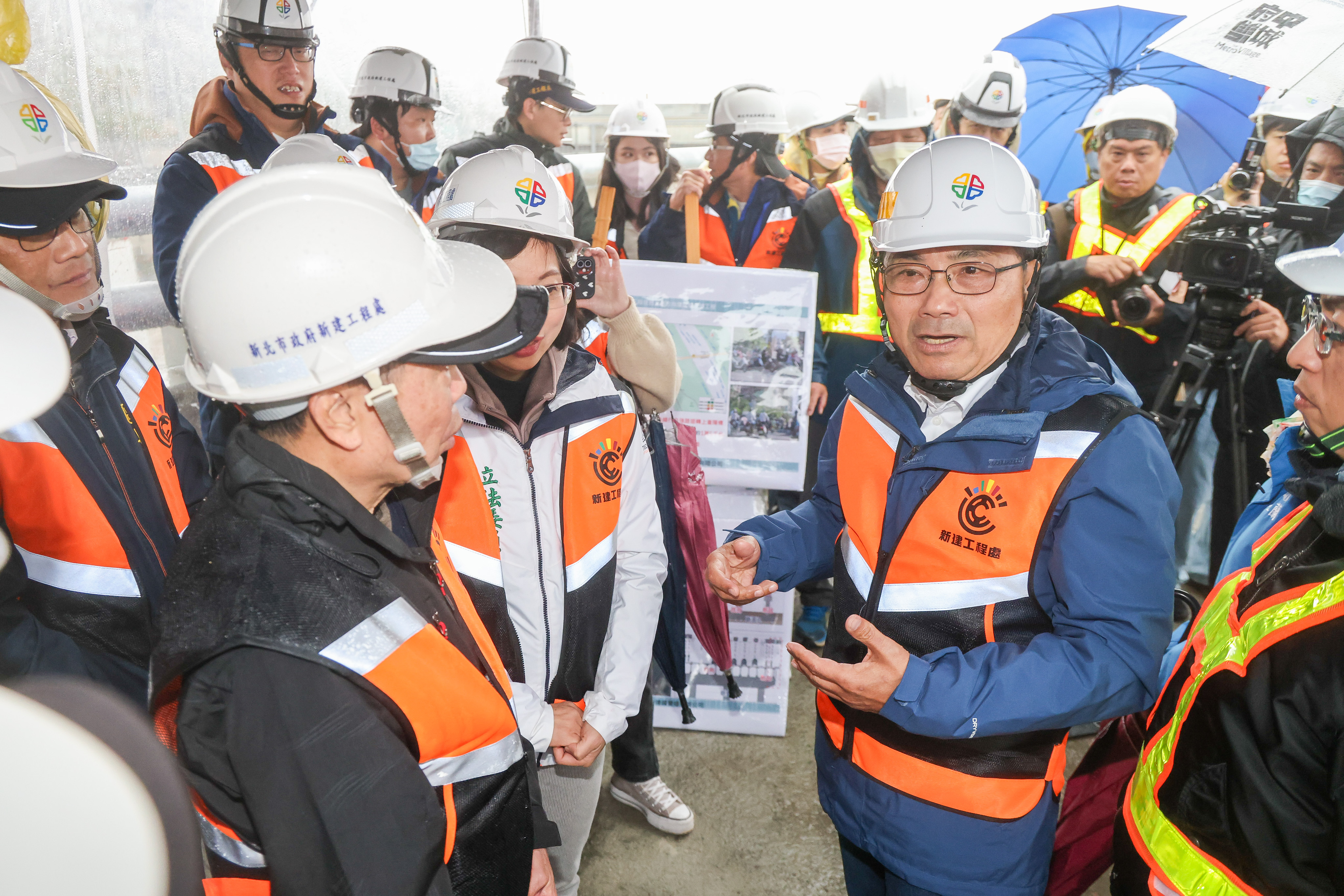 因應三蘆人口增加，保障往北市機車行車安全，新北市增設往台北方向機車引道，侯友宜市長視察工程並聽取地方意見