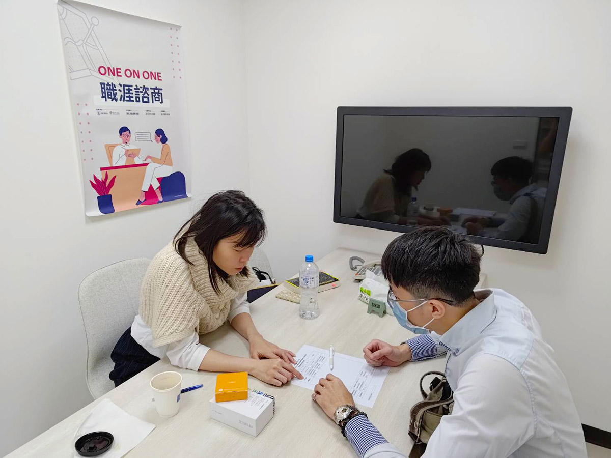 新北市青職基地提供免費履歷健診及模擬面試服務，協助青年提升就業競爭力。