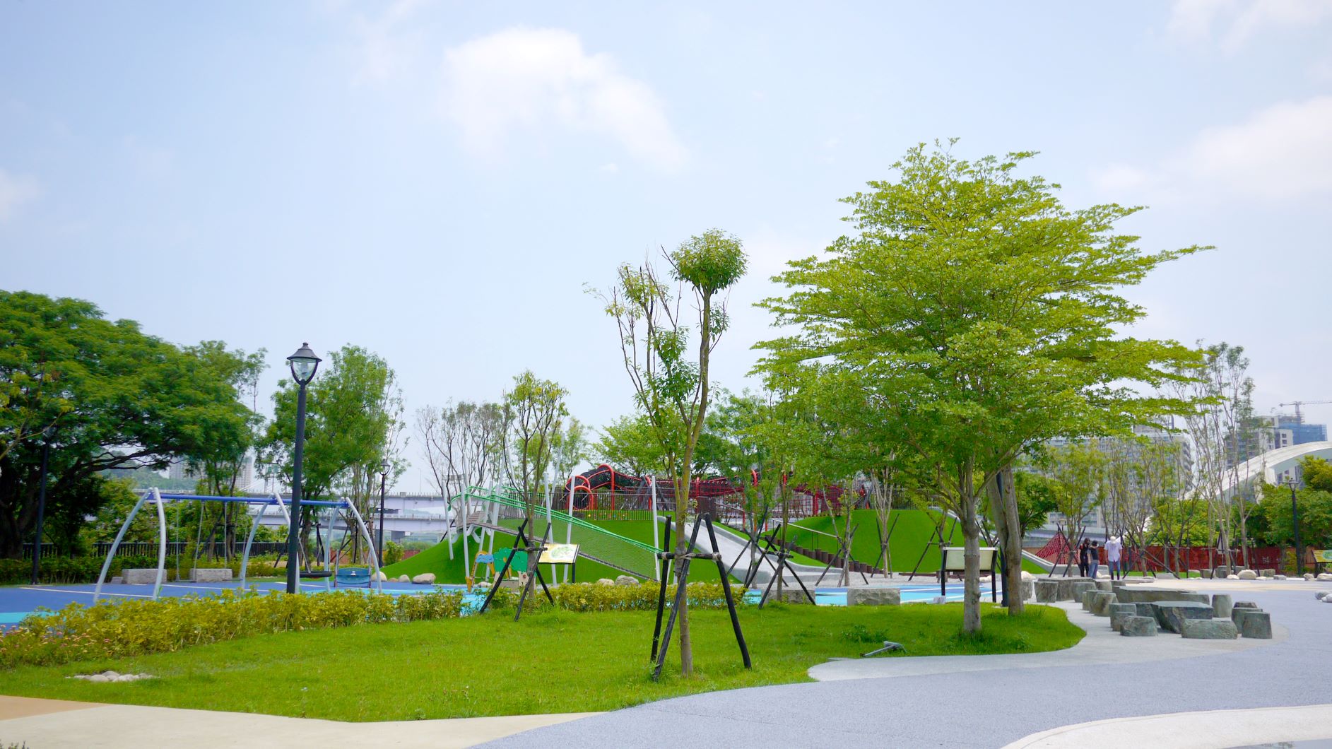 到陽光兒童遊戲場盡情玩耍吧