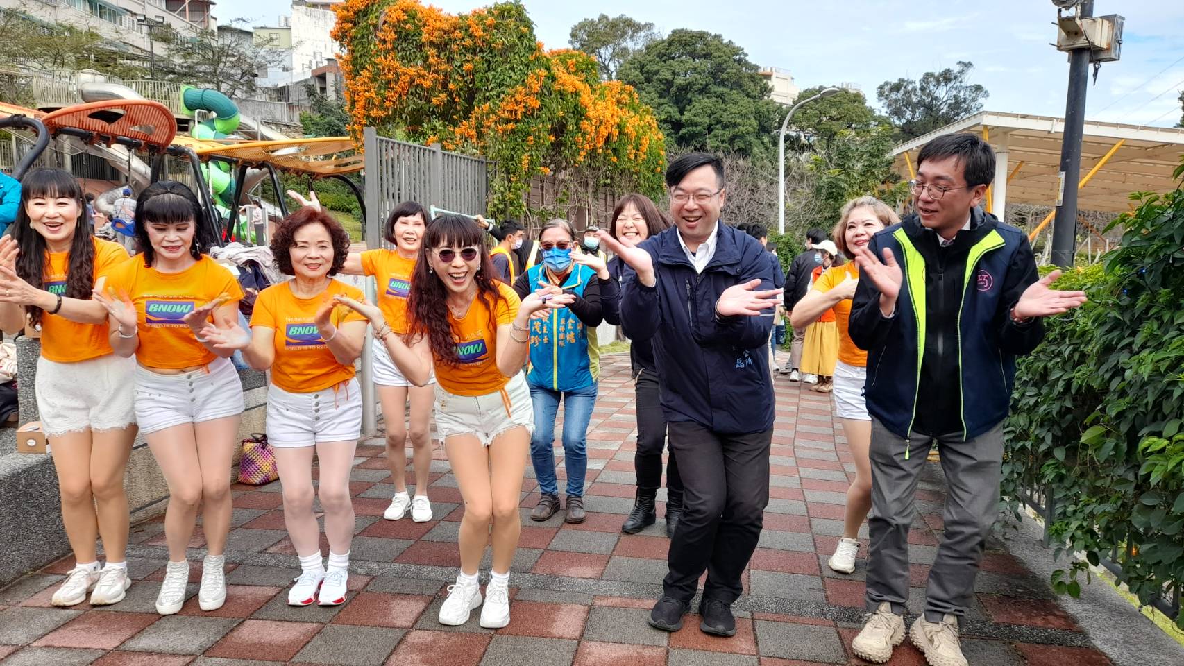 區長與參與民眾熱舞