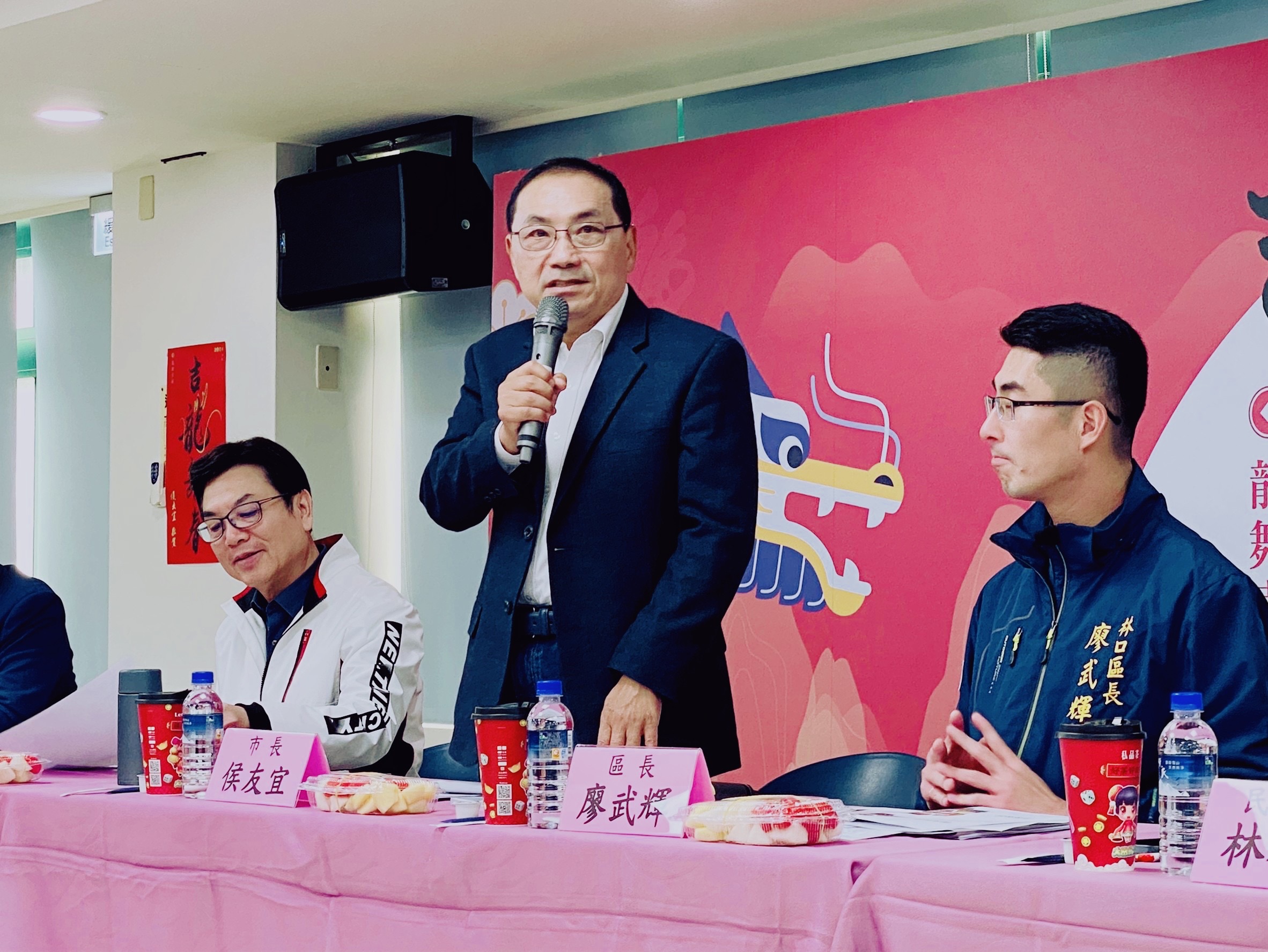 市長侯友宜今(31)日赴林口區公所行動治理座談會，與里長們針地方各議題深入討論