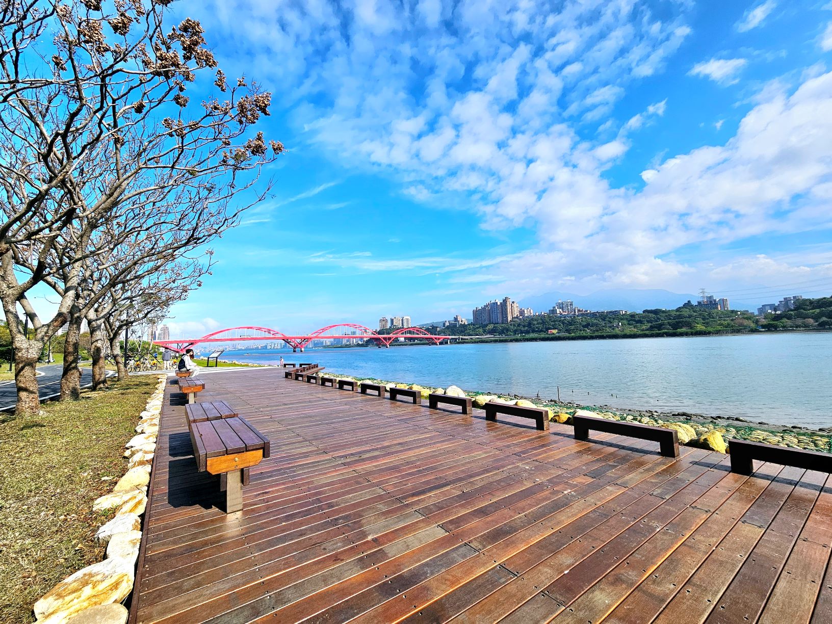 山、河、橋景色一覽無遺