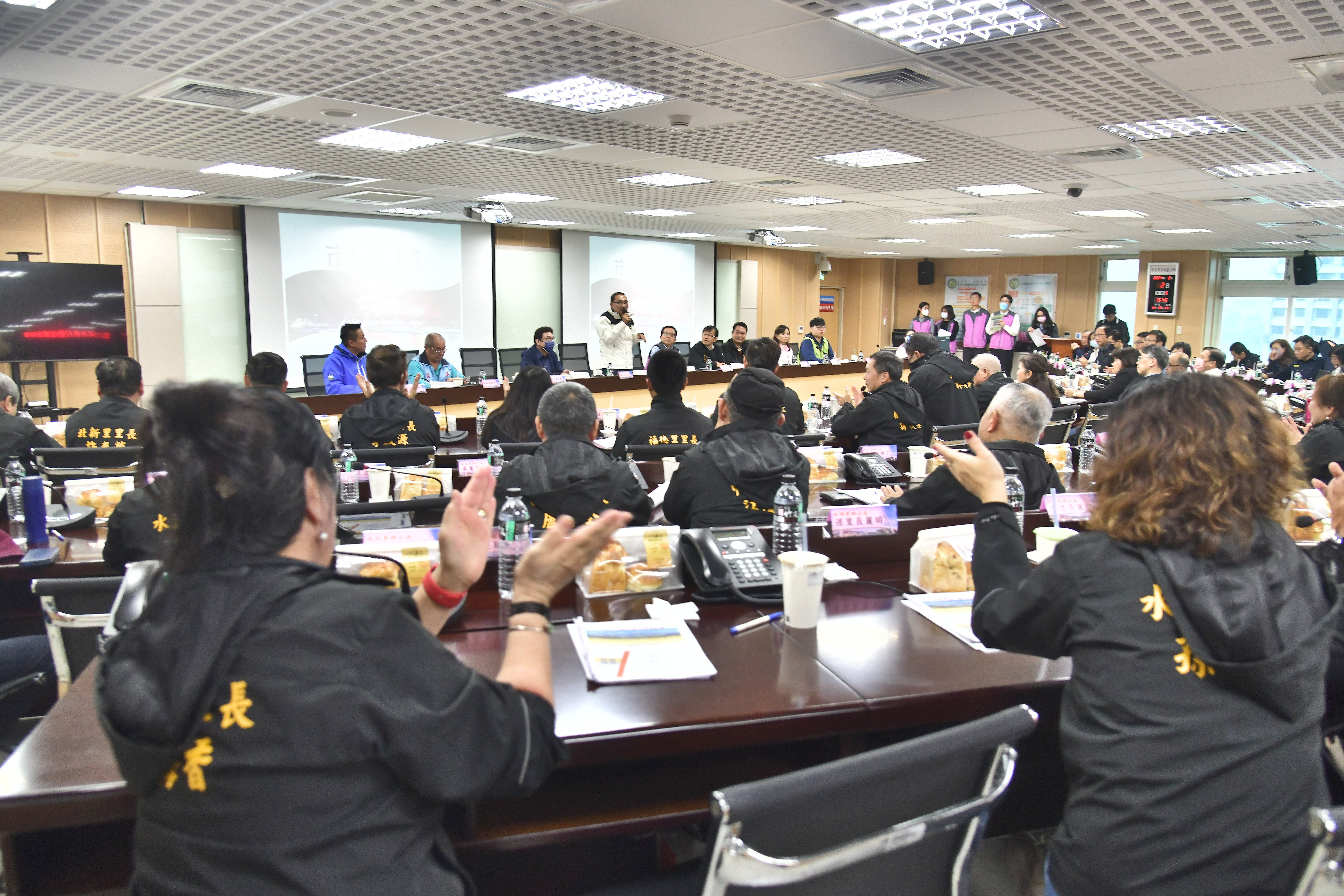 市府團隊與區公所、里長交流，希望完善淡水居民需求，讓淡水更宜居。