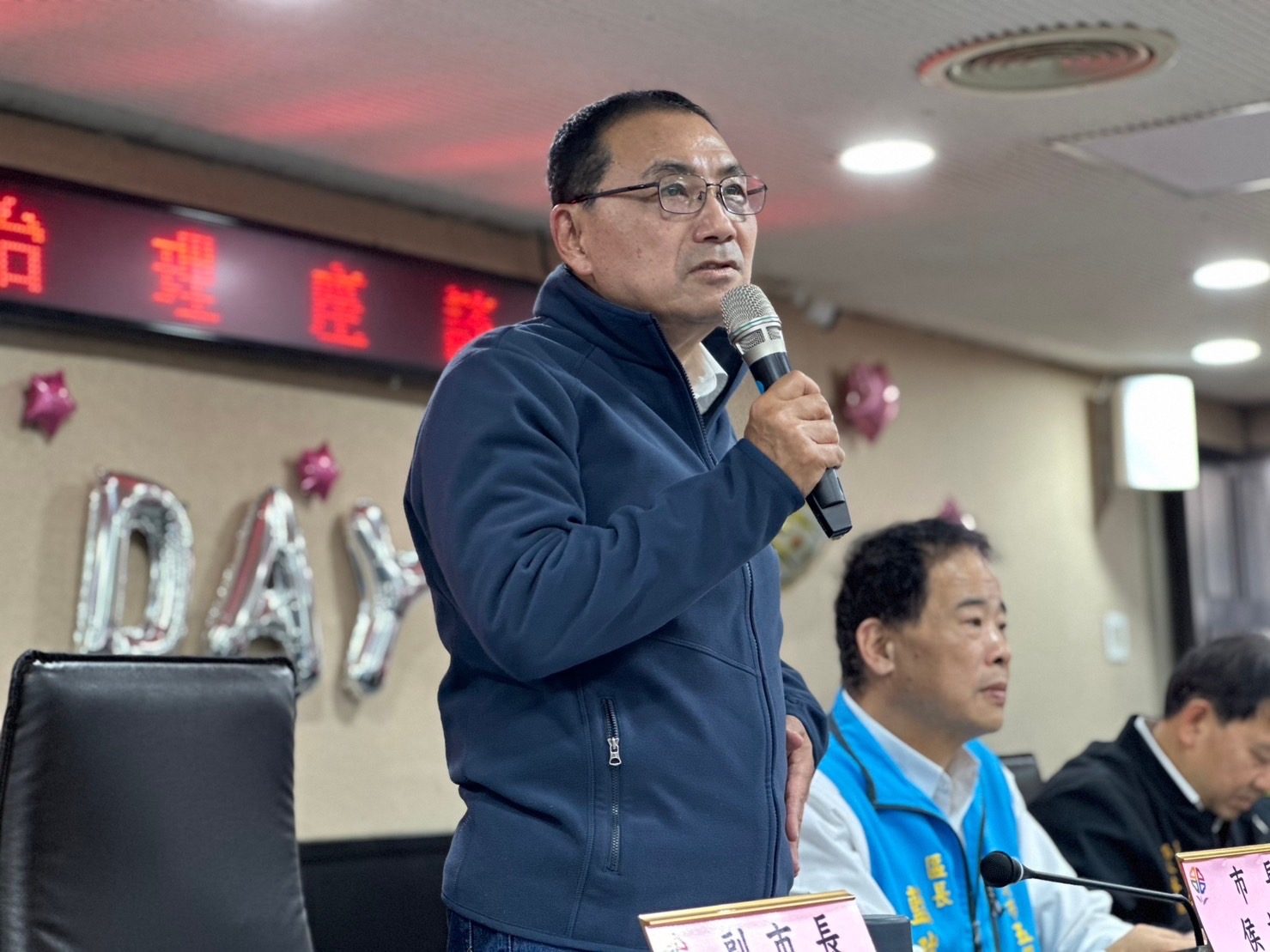 侯友宜今(5)日下午於五股區召開行動治理座談會。