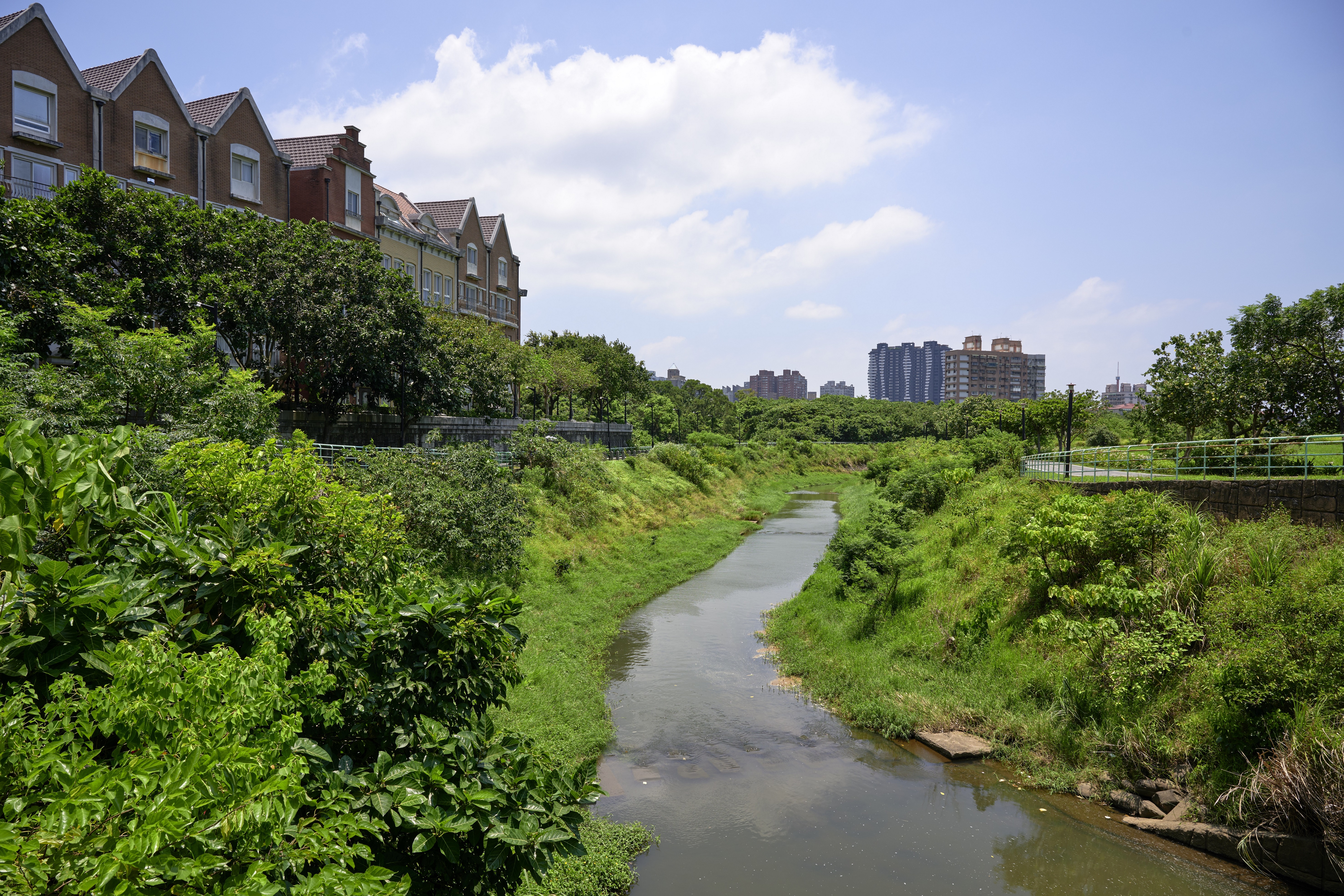 公司田溪是淡水母親之河，沿岸水域與淡水的開拓發展息息相關
