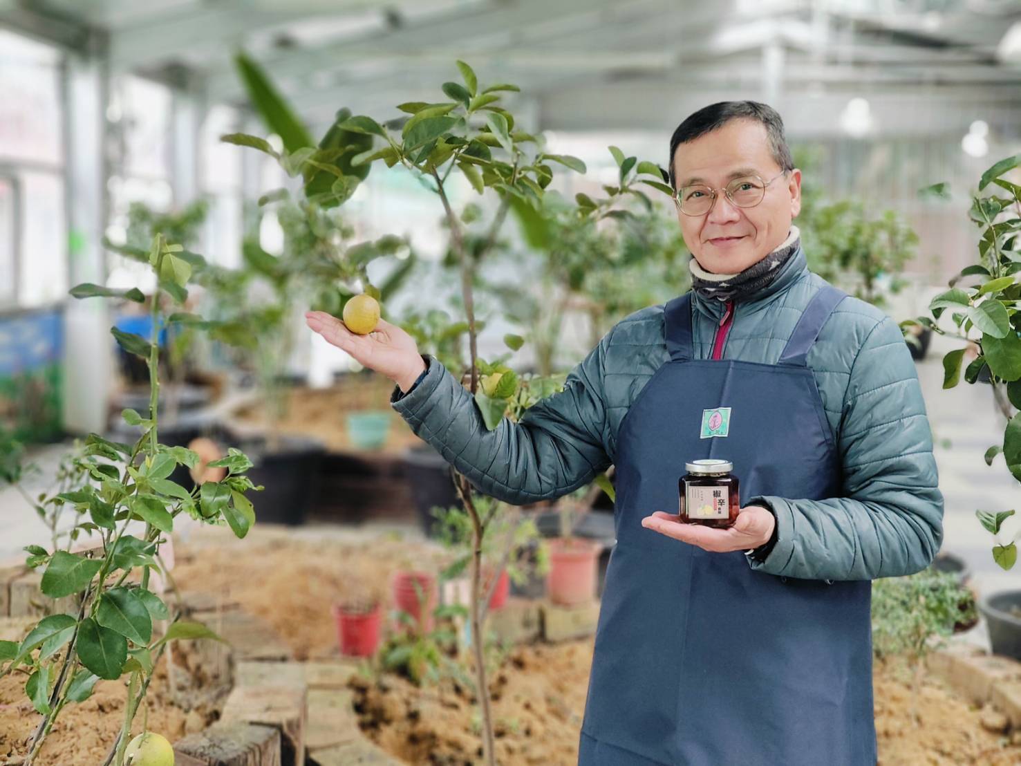  食旅光廚房年節期間推出「辛饗柿橙」禮盒，使用由銀髮族與身心障礙者主持農莊所生產的農產品